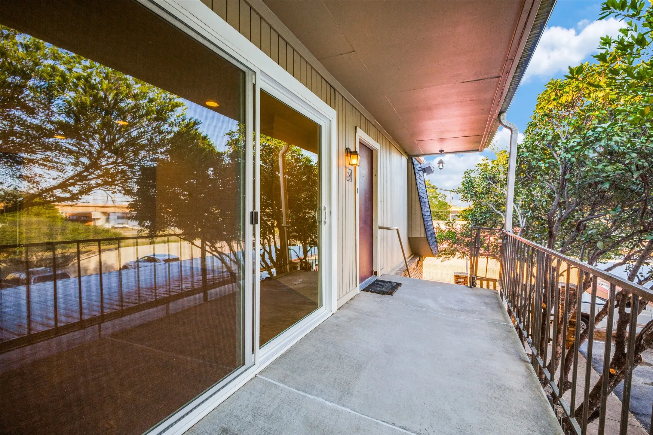 Condominium For Rent in Dallas County , 5325 Fleetwood Oaks Avenue 253, Dallas, Texas 75235, 2 Bedrooms, 2 Bathrooms, Garage spaces, 971 Sqft, built in 1964, Price $1,750, mls#21331856, Real Estate Agent in Dallas, Homes For Rent in Dallas county, Homes For Rent in Dallas, Realtor in Dallas Texas, Real Estate Brokerage Independent Realty Texas, Luminita Cordes Realtor