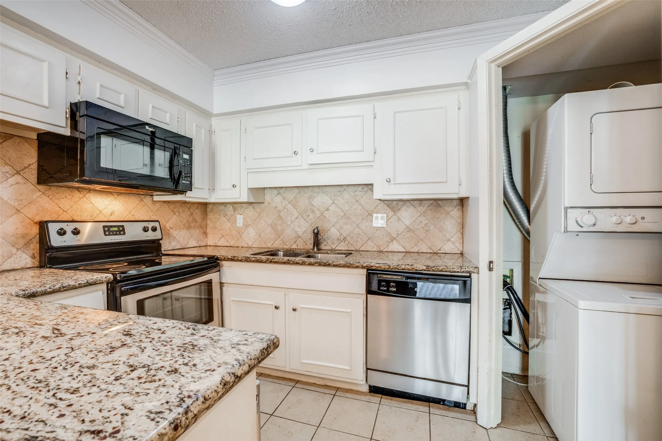 Condominium For Rent in Dallas County , 5325 Fleetwood Oaks Avenue 253, Dallas, Texas 75235, 2 Bedrooms, 2 Bathrooms, Garage spaces, 971 Sqft, built in 1964, Price $1,750, mls#21331856, Real Estate Agent in Dallas, Homes For Rent in Dallas county, Homes For Rent in Dallas, Realtor in Dallas Texas, Real Estate Brokerage Independent Realty Texas, Luminita Cordes Realtor