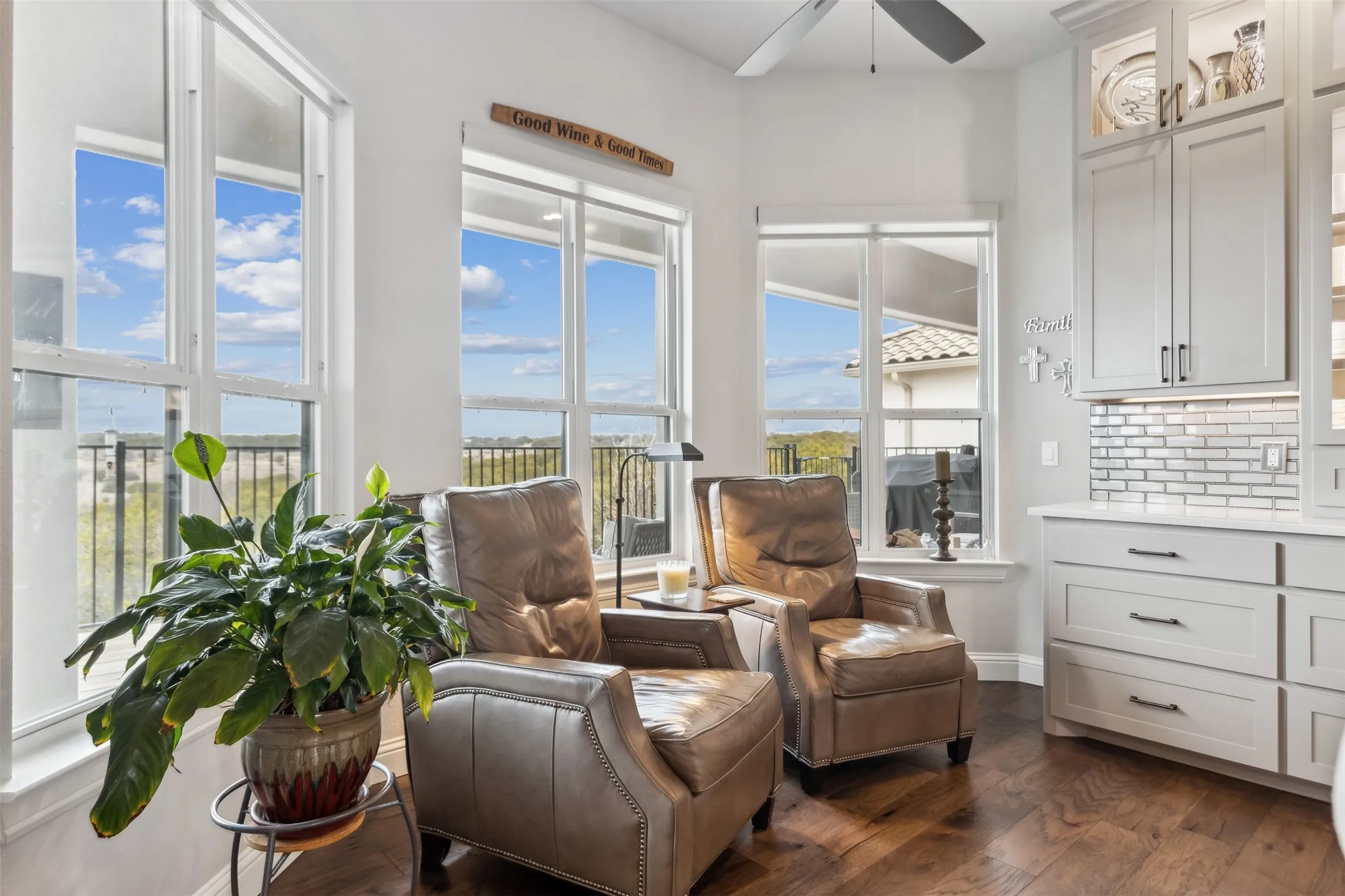 Single Family Residence For Sale in Somervell County , 148 Valley View, Glen Rose, Texas 76043, 3 Bedroom, 4 Bathroom, 2 Garage spaces, 2,327 Sqft, built in 2021, mls#21331864, Real Estate Agent in Glen Rose, Homes For Sale in Somervell county, Homes For Sale in Glen Rose, Realtor in Glen Rose Texas, Real Estate Brokerage Independent Realty Texas, Luminita Cordes Realtor