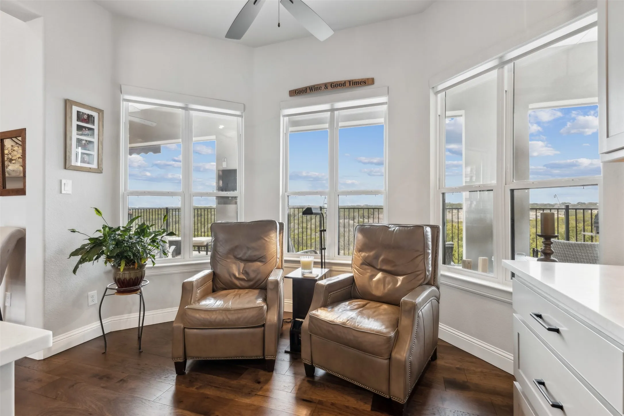 Single Family Residence For Sale in Somervell County , 148 Valley View, Glen Rose, Texas 76043, 3 Bedroom, 4 Bathroom, 2 Garage spaces, 2,327 Sqft, built in 2021, mls#21331864, Real Estate Agent in Glen Rose, Homes For Sale in Somervell county, Homes For Sale in Glen Rose, Realtor in Glen Rose Texas, Real Estate Brokerage Independent Realty Texas, Luminita Cordes Realtor