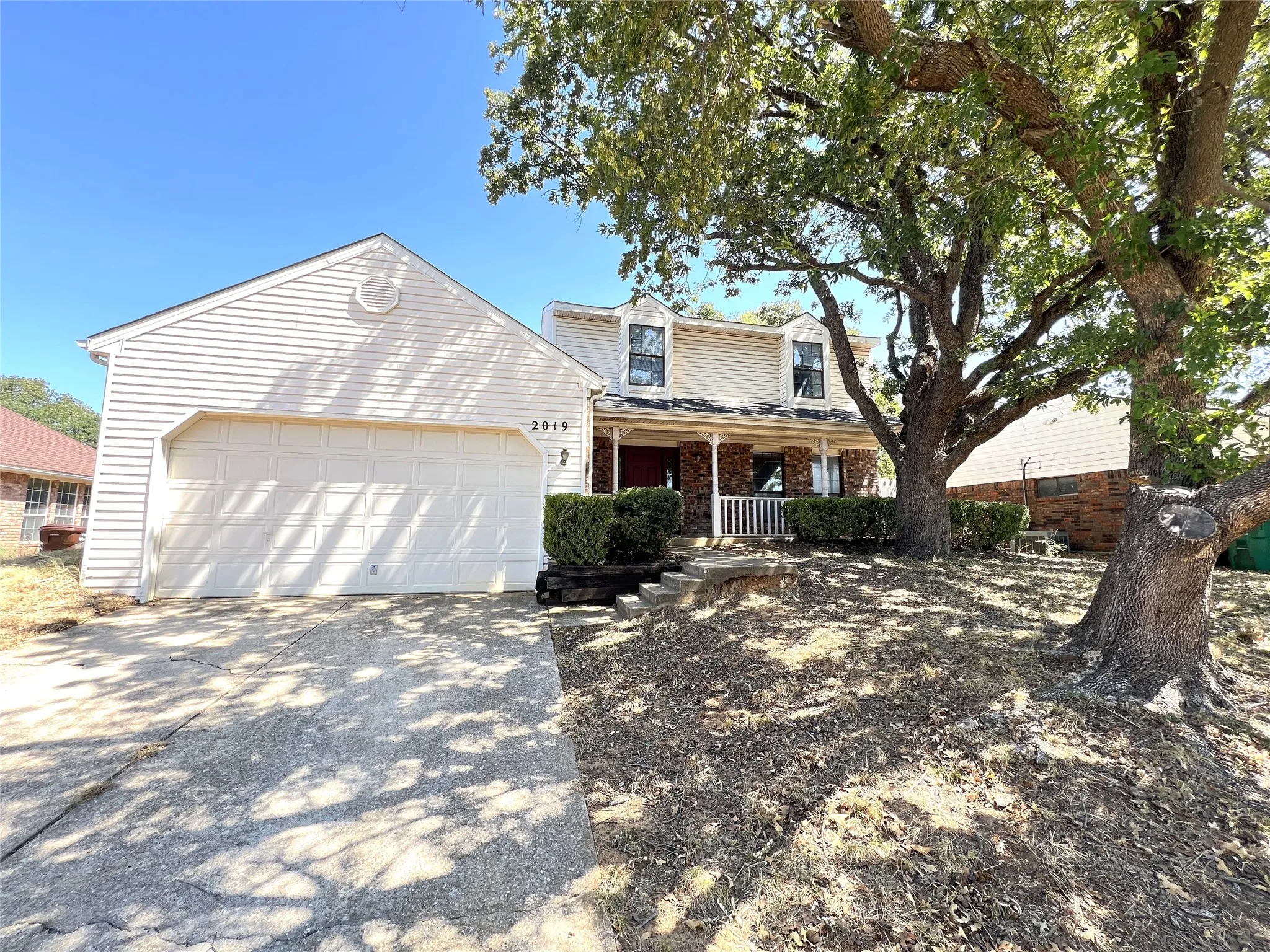 Single Family Residence For Rent in Denton County , 2019 Longmeadow Court, Denton, Texas 76209, 3 Bedroom, 3 Bathroom, 2 Garage spaces, 1,870 Sqft, built in 1986, mls#21331869, Real Estate Agent in Denton, Homes For Rent in Denton county, Homes For Rent in Denton, Realtor in Denton Texas, Real Estate Brokerage Independent Realty Texas, Luminita Cordes Realtor