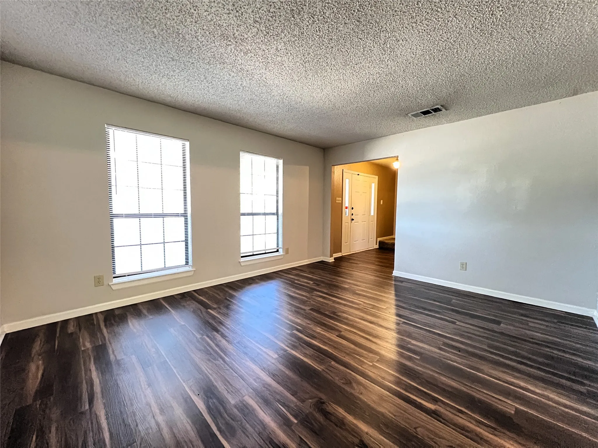 Single Family Residence For Rent in Denton County , 2019 Longmeadow Court, Denton, Texas 76209, 3 Bedroom, 3 Bathroom, 2 Garage spaces, 1,870 Sqft, built in 1986, mls#21331869, Real Estate Agent in Denton, Homes For Rent in Denton county, Homes For Rent in Denton, Realtor in Denton Texas, Real Estate Brokerage Independent Realty Texas, Luminita Cordes Realtor