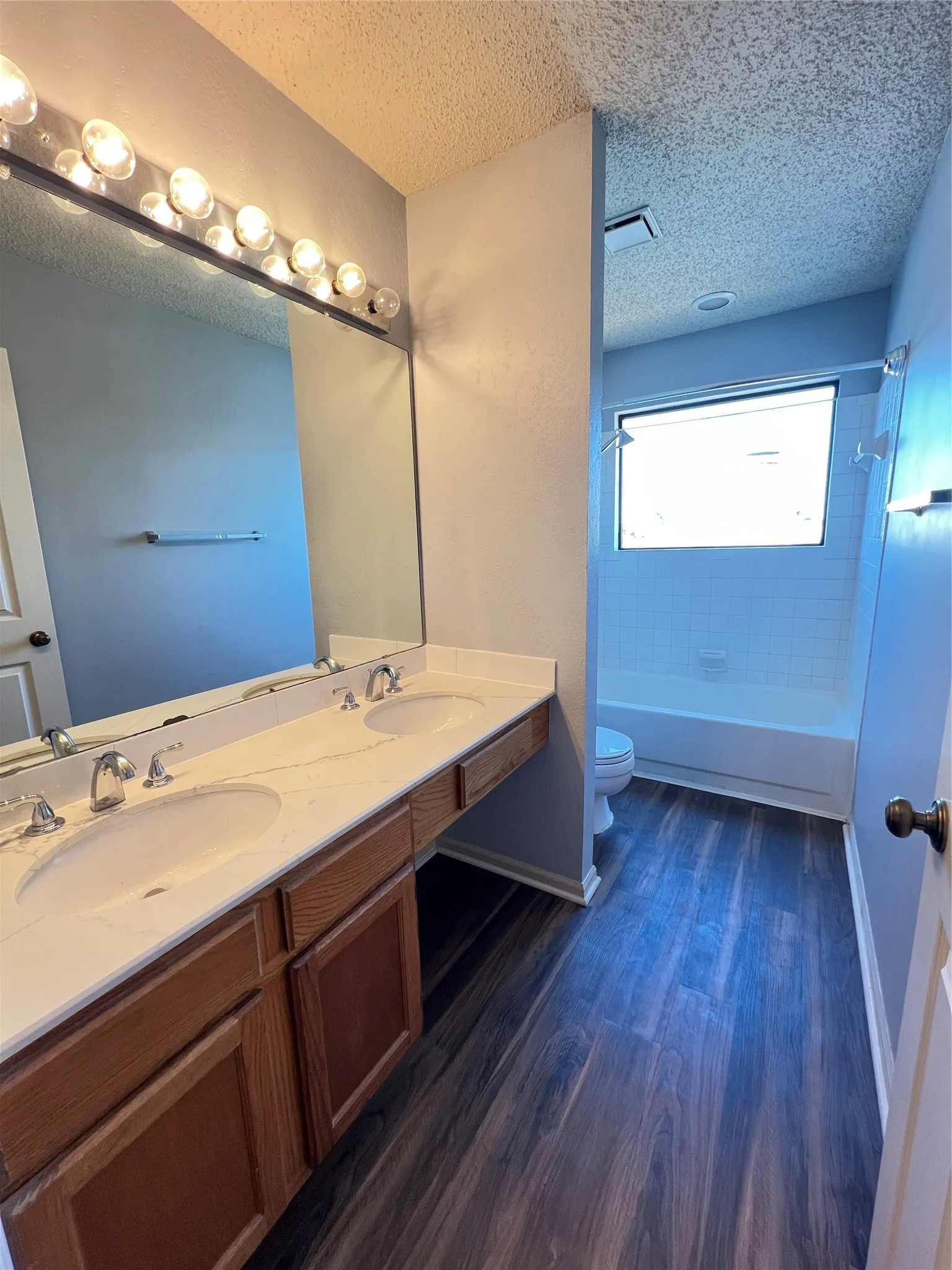 Single Family Residence For Rent in Denton County , 2019 Longmeadow Court, Denton, Texas 76209, 3 Bedroom, 3 Bathroom, 2 Garage spaces, 1,870 Sqft, built in 1986, mls#21331869, Real Estate Agent in Denton, Homes For Rent in Denton county, Homes For Rent in Denton, Realtor in Denton Texas, Real Estate Brokerage Independent Realty Texas, Luminita Cordes Realtor