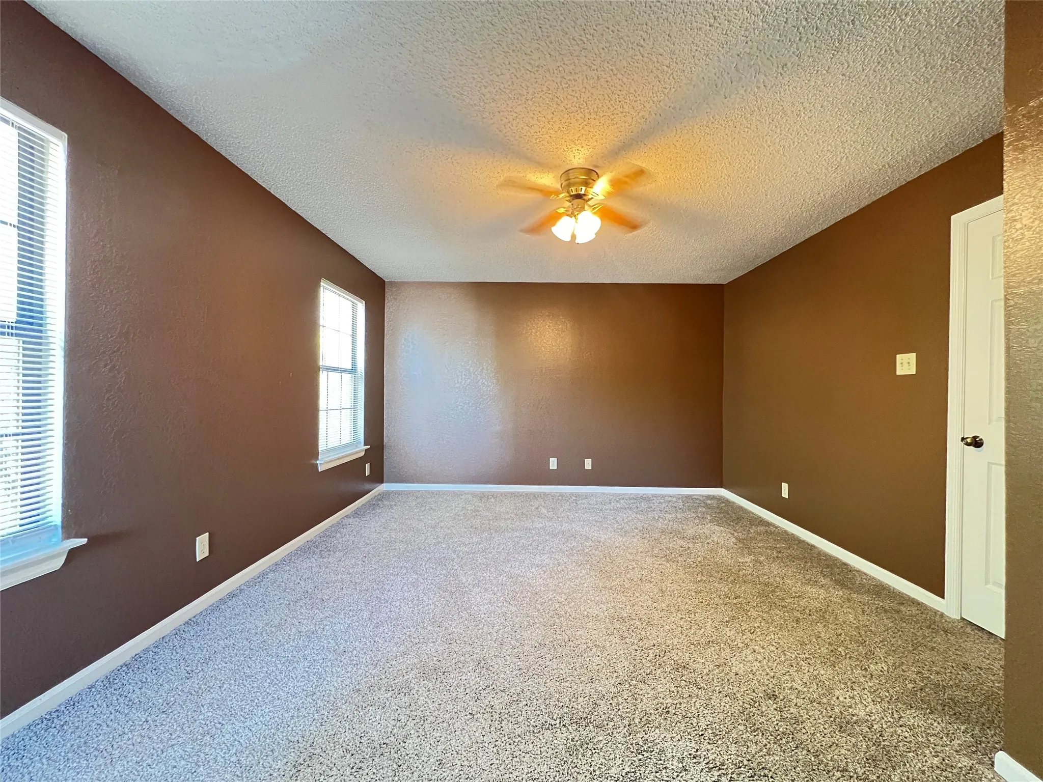 Single Family Residence For Rent in Denton County , 2019 Longmeadow Court, Denton, Texas 76209, 3 Bedroom, 3 Bathroom, 2 Garage spaces, 1,870 Sqft, built in 1986, mls#21331869, Real Estate Agent in Denton, Homes For Rent in Denton county, Homes For Rent in Denton, Realtor in Denton Texas, Real Estate Brokerage Independent Realty Texas, Luminita Cordes Realtor