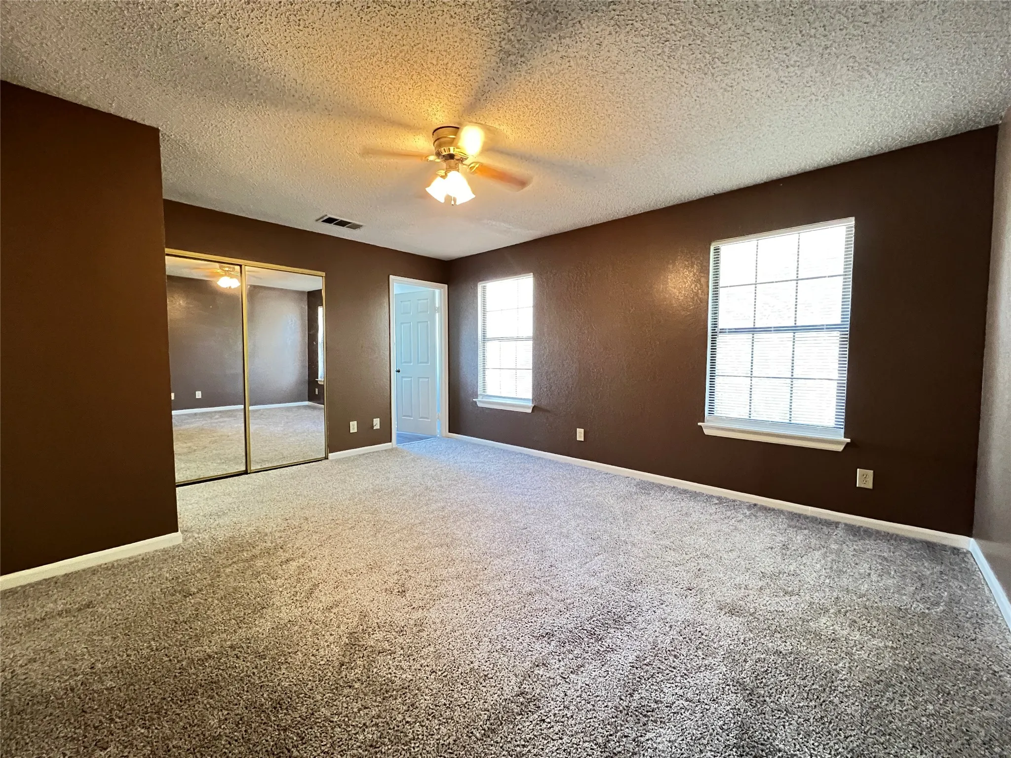 Single Family Residence For Rent in Denton County , 2019 Longmeadow Court, Denton, Texas 76209, 3 Bedroom, 3 Bathroom, 2 Garage spaces, 1,870 Sqft, built in 1986, mls#21331869, Real Estate Agent in Denton, Homes For Rent in Denton county, Homes For Rent in Denton, Realtor in Denton Texas, Real Estate Brokerage Independent Realty Texas, Luminita Cordes Realtor