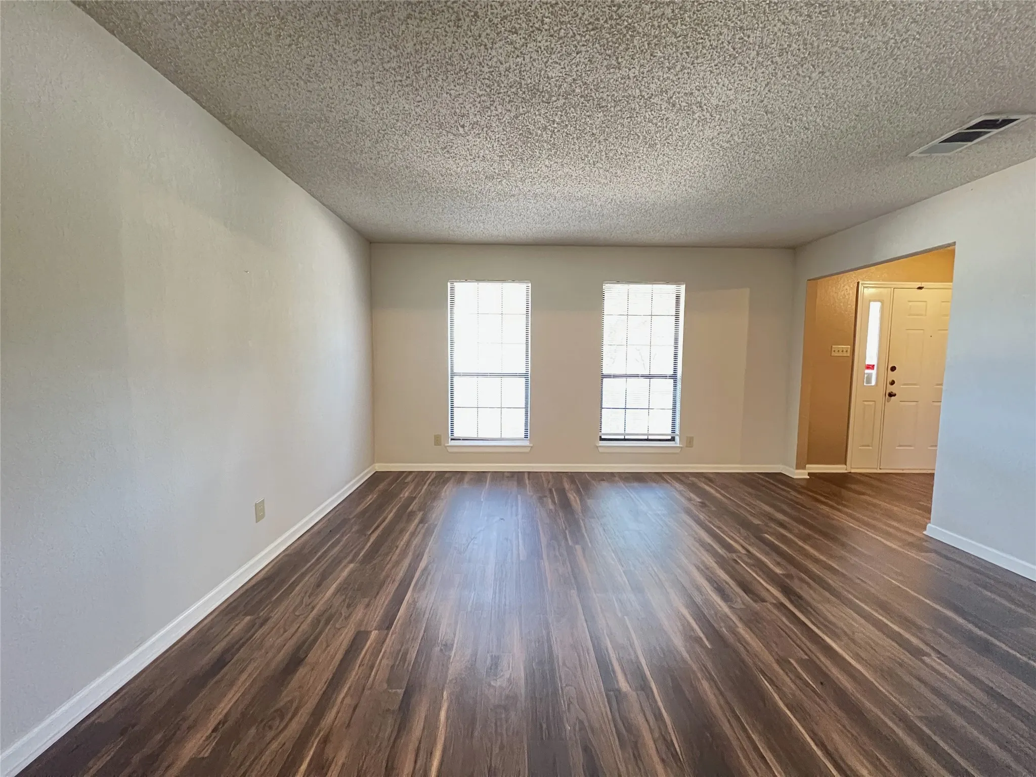 Single Family Residence For Rent in Denton County , 2019 Longmeadow Court, Denton, Texas 76209, 3 Bedroom, 3 Bathroom, 2 Garage spaces, 1,870 Sqft, built in 1986, mls#21331869, Real Estate Agent in Denton, Homes For Rent in Denton county, Homes For Rent in Denton, Realtor in Denton Texas, Real Estate Brokerage Independent Realty Texas, Luminita Cordes Realtor