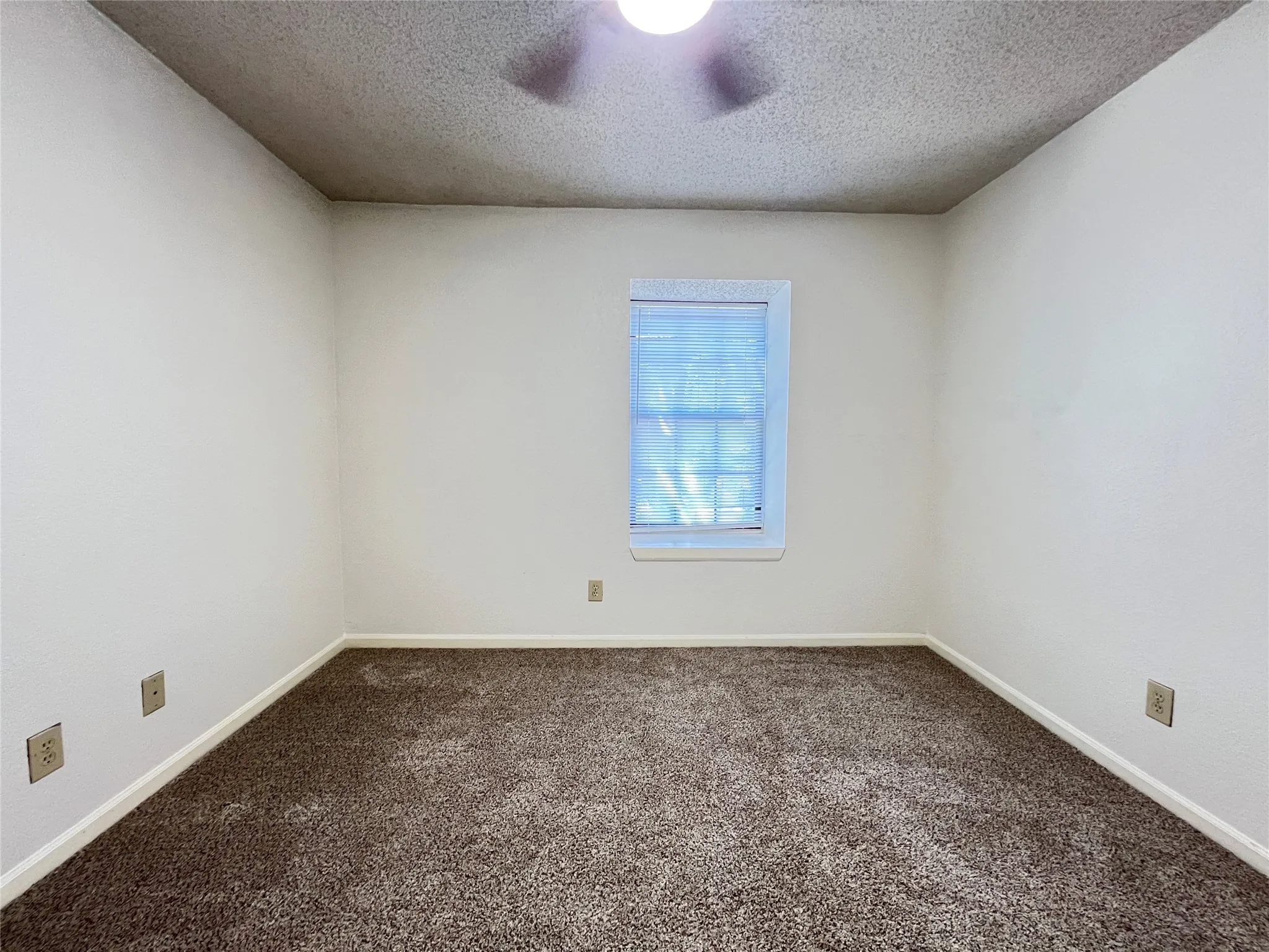 Single Family Residence For Rent in Denton County , 2019 Longmeadow Court, Denton, Texas 76209, 3 Bedroom, 3 Bathroom, 2 Garage spaces, 1,870 Sqft, built in 1986, mls#21331869, Real Estate Agent in Denton, Homes For Rent in Denton county, Homes For Rent in Denton, Realtor in Denton Texas, Real Estate Brokerage Independent Realty Texas, Luminita Cordes Realtor