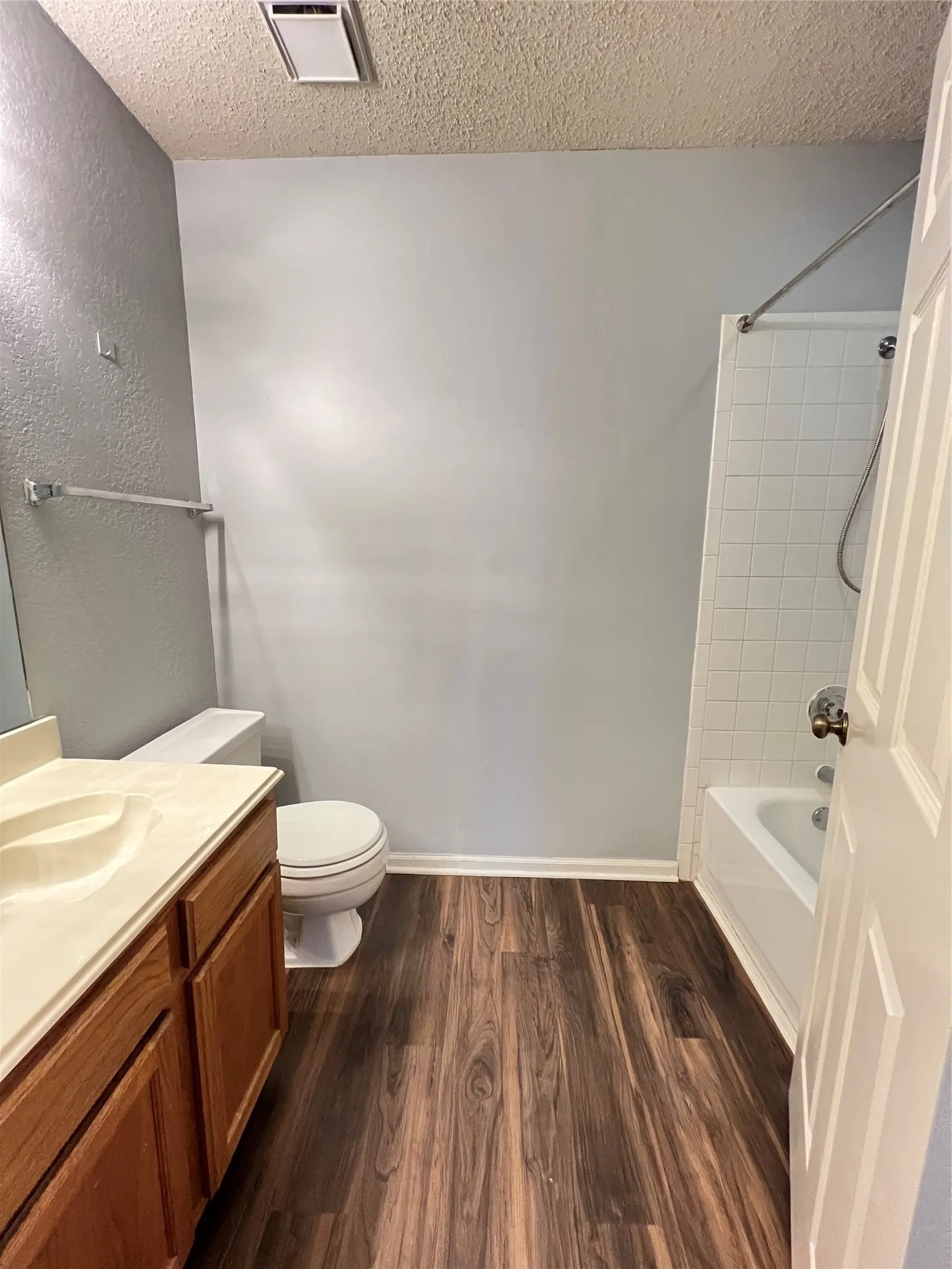 Single Family Residence For Rent in Denton County , 2019 Longmeadow Court, Denton, Texas 76209, 3 Bedroom, 3 Bathroom, 2 Garage spaces, 1,870 Sqft, built in 1986, mls#21331869, Real Estate Agent in Denton, Homes For Rent in Denton county, Homes For Rent in Denton, Realtor in Denton Texas, Real Estate Brokerage Independent Realty Texas, Luminita Cordes Realtor