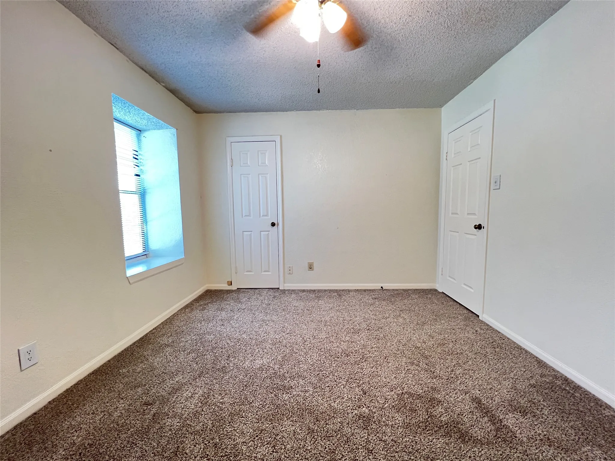Single Family Residence For Rent in Denton County , 2019 Longmeadow Court, Denton, Texas 76209, 3 Bedroom, 3 Bathroom, 2 Garage spaces, 1,870 Sqft, built in 1986, mls#21331869, Real Estate Agent in Denton, Homes For Rent in Denton county, Homes For Rent in Denton, Realtor in Denton Texas, Real Estate Brokerage Independent Realty Texas, Luminita Cordes Realtor