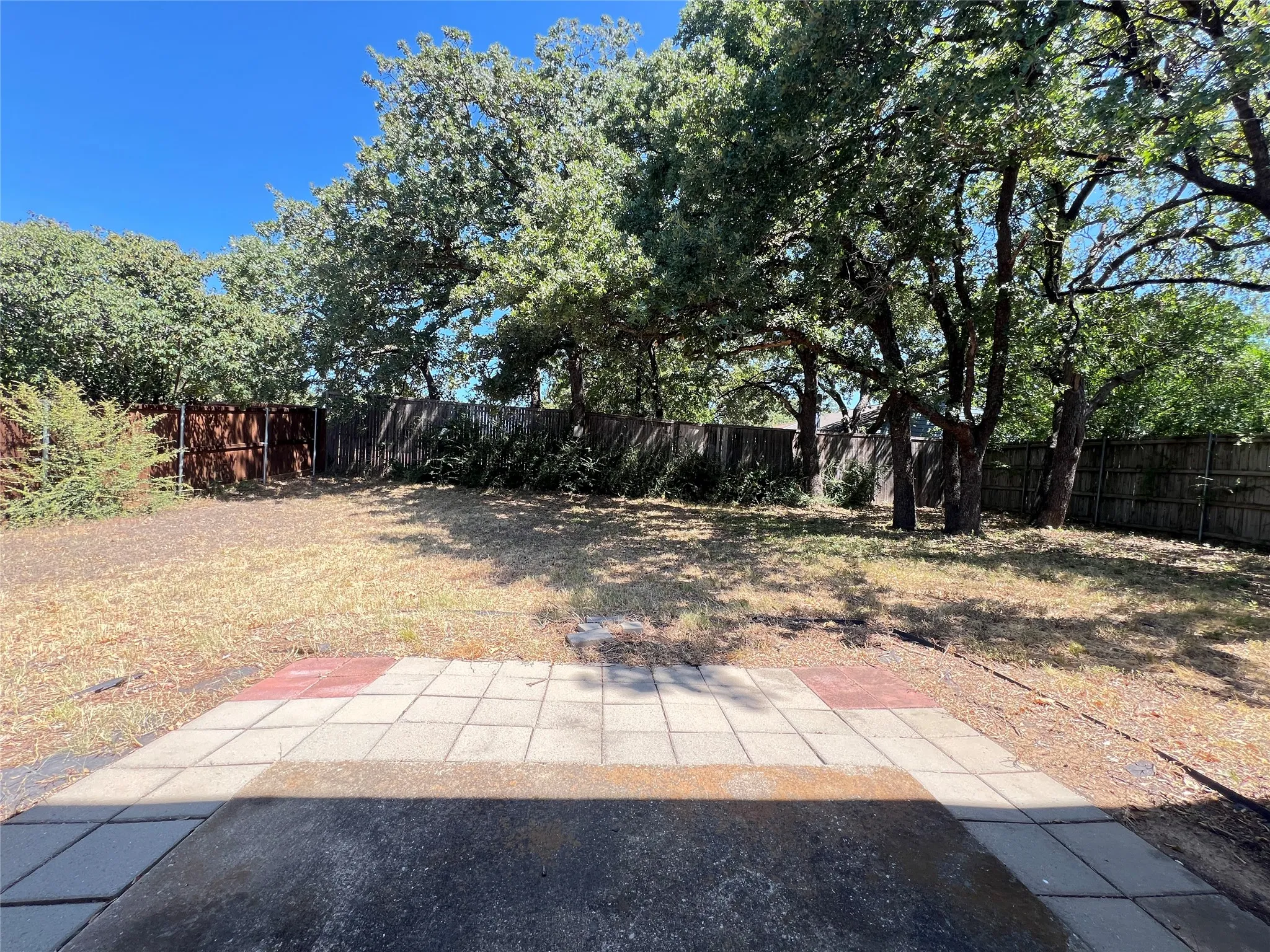 Single Family Residence For Rent in Denton County , 2019 Longmeadow Court, Denton, Texas 76209, 3 Bedroom, 3 Bathroom, 2 Garage spaces, 1,870 Sqft, built in 1986, mls#21331869, Real Estate Agent in Denton, Homes For Rent in Denton county, Homes For Rent in Denton, Realtor in Denton Texas, Real Estate Brokerage Independent Realty Texas, Luminita Cordes Realtor