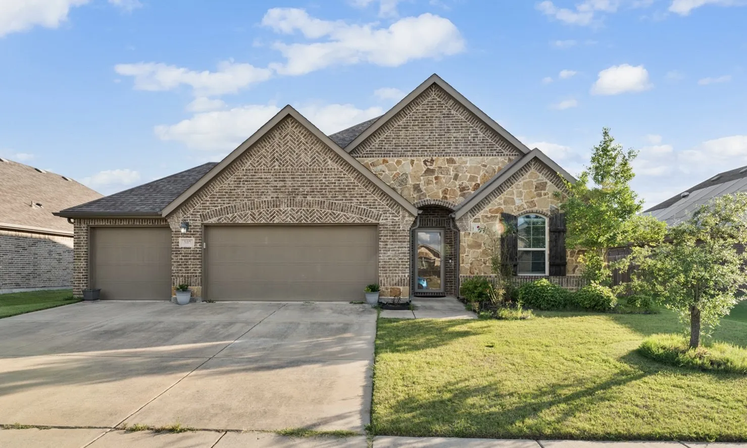 Single Family Residence For Rent in Kaufman County , 307 Acadia Lane, Forney, Texas 75126, 3 Bedroom, 2 Bathroom, 3 Garage spaces, 2,139 Sqft, built in 2016, mls#21331686, Real Estate Agent in Forney, Homes For Rent in Kaufman county, Homes For Rent in Forney, Realtor in Forney Texas, Real Estate Brokerage Independent Realty Texas, Luminita Cordes Realtor