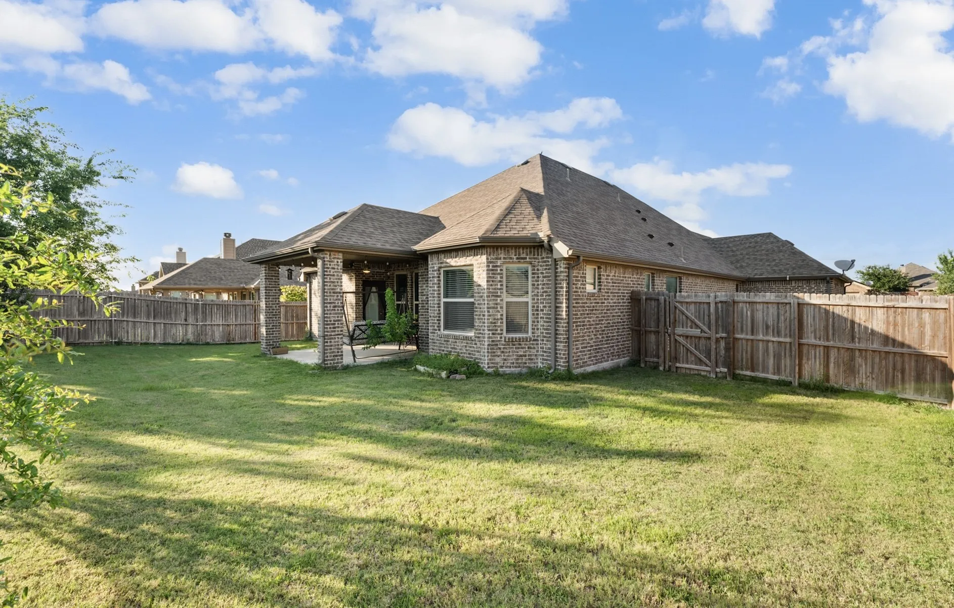 Single Family Residence For Rent in Kaufman County , 307 Acadia Lane, Forney, Texas 75126, 3 Bedroom, 2 Bathroom, 3 Garage spaces, 2,139 Sqft, built in 2016, mls#21331686, Real Estate Agent in Forney, Homes For Rent in Kaufman county, Homes For Rent in Forney, Realtor in Forney Texas, Real Estate Brokerage Independent Realty Texas, Luminita Cordes Realtor