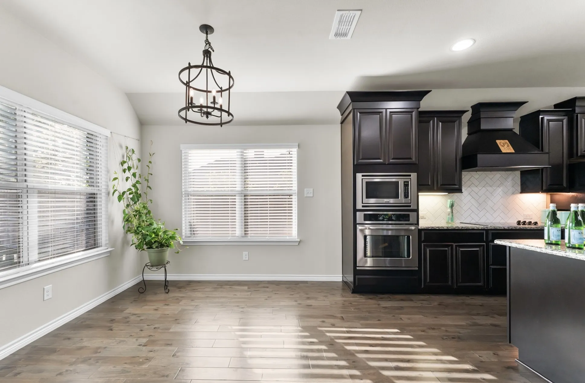 Single Family Residence For Rent in Kaufman County , 307 Acadia Lane, Forney, Texas 75126, 3 Bedroom, 2 Bathroom, 3 Garage spaces, 2,139 Sqft, built in 2016, mls#21331686, Real Estate Agent in Forney, Homes For Rent in Kaufman county, Homes For Rent in Forney, Realtor in Forney Texas, Real Estate Brokerage Independent Realty Texas, Luminita Cordes Realtor