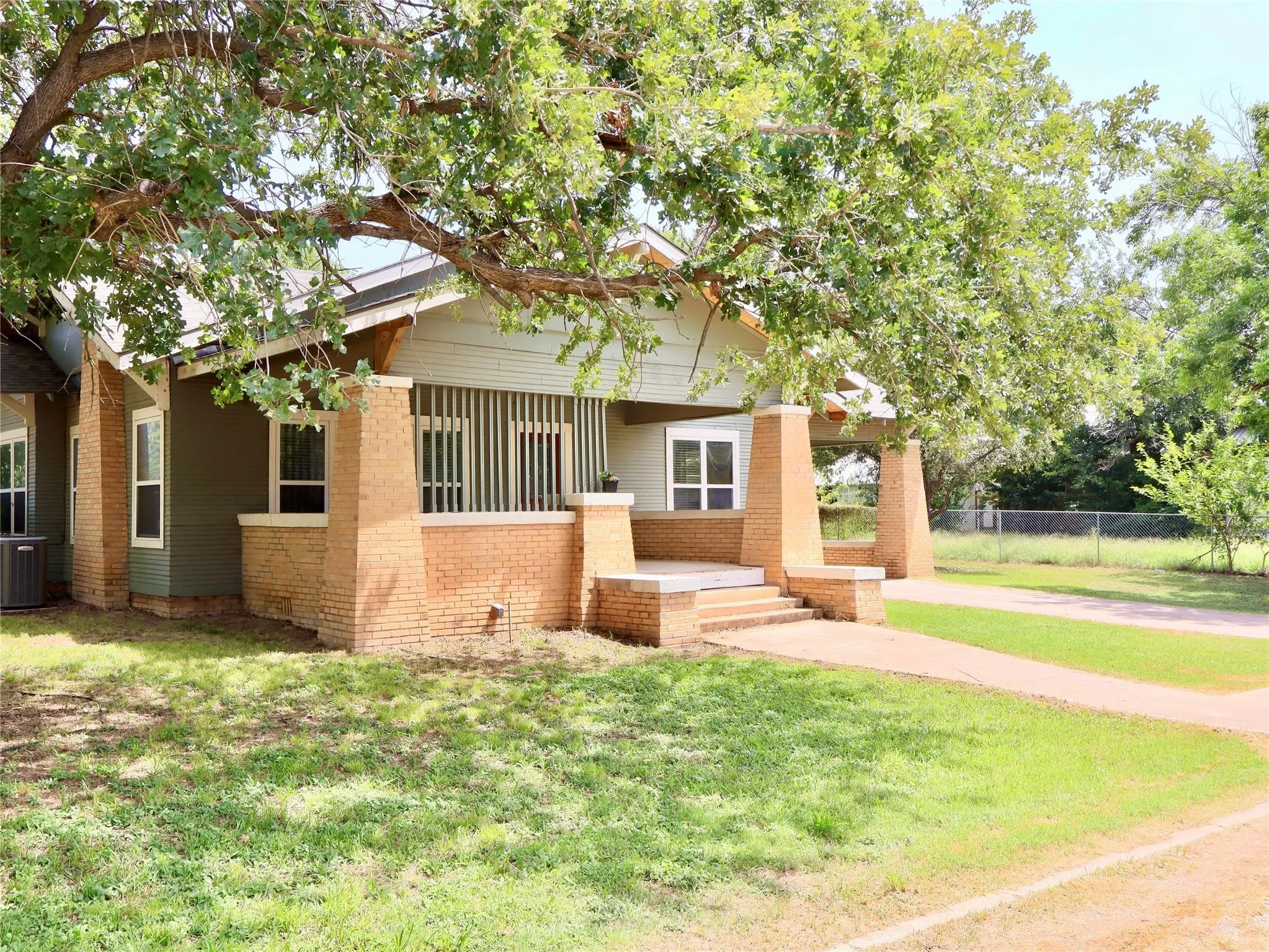 Single Family Residence For Sale in Palo Pinto County , 203 E Bennett Street, Strawn, Texas 76475, 2 Bedrooms, 1 Bathroom, Garage spaces, 2,150 Sqft, built in 1920, Price $214,900, mls#21331804, Real Estate Agent in Strawn, Homes For Sale in Palo Pinto county, Homes For Sale in Strawn, Realtor in Strawn Texas, Real Estate Brokerage Independent Realty Texas, Luminita Cordes Realtor