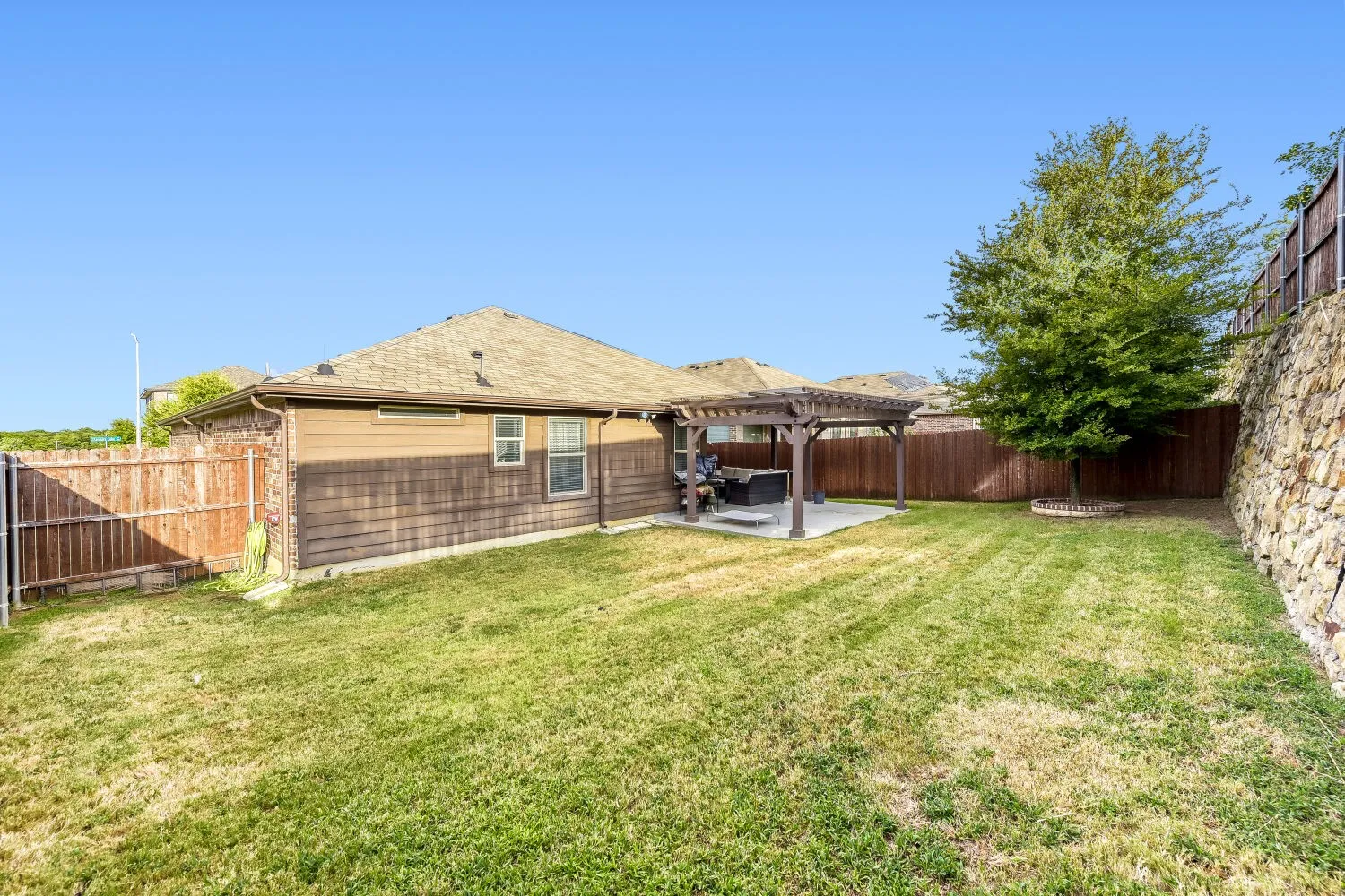 Single Family Residence For Sale in Tarrant County , 600 Stanmire Lake Trail, Fort Worth, Texas 76120, 4 Bedroom, 2 Bathroom, 1 Garage spaces, 1,772 Sqft, built in 2018, mls#21331861, Real Estate Agent in Fort Worth, Homes For Sale in Tarrant county, Homes For Sale in Fort Worth, Realtor in Fort Worth Texas, Real Estate Brokerage Independent Realty Texas, Luminita Cordes Realtor