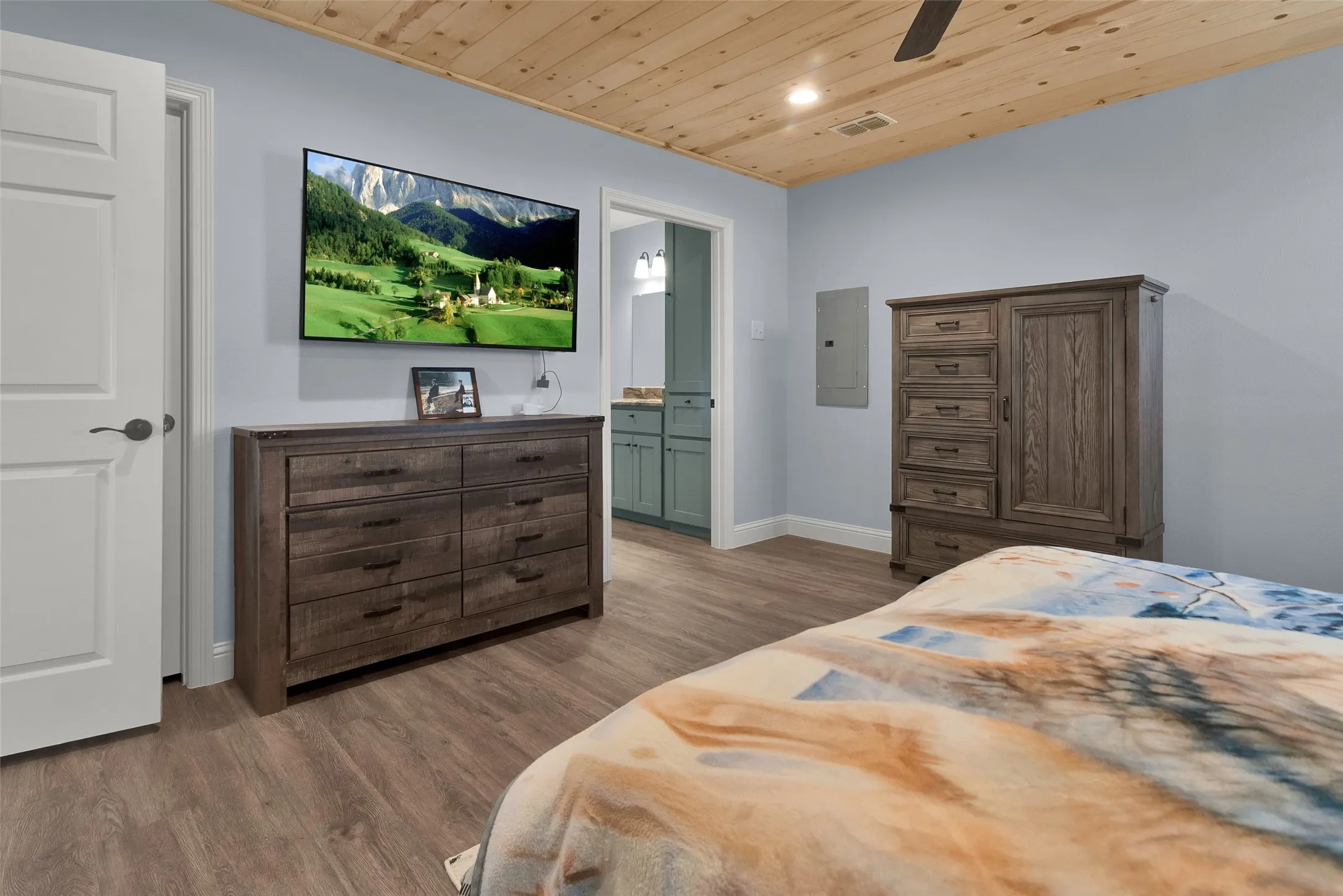 Single Family Residence For Sale in Fannin County , 1158 County Road 1240, Savoy, Texas 75479, 2 Bedrooms, 2 Bathrooms, 3 Garage spaces, 1,020 Sqft, built in 2024, Price $495,000, mls#21331885, Real Estate Agent in Savoy, Homes For Sale in Fannin county, Homes For Sale in Savoy, Realtor in Savoy Texas, Real Estate Brokerage Independent Realty Texas, Luminita Cordes Realtor
