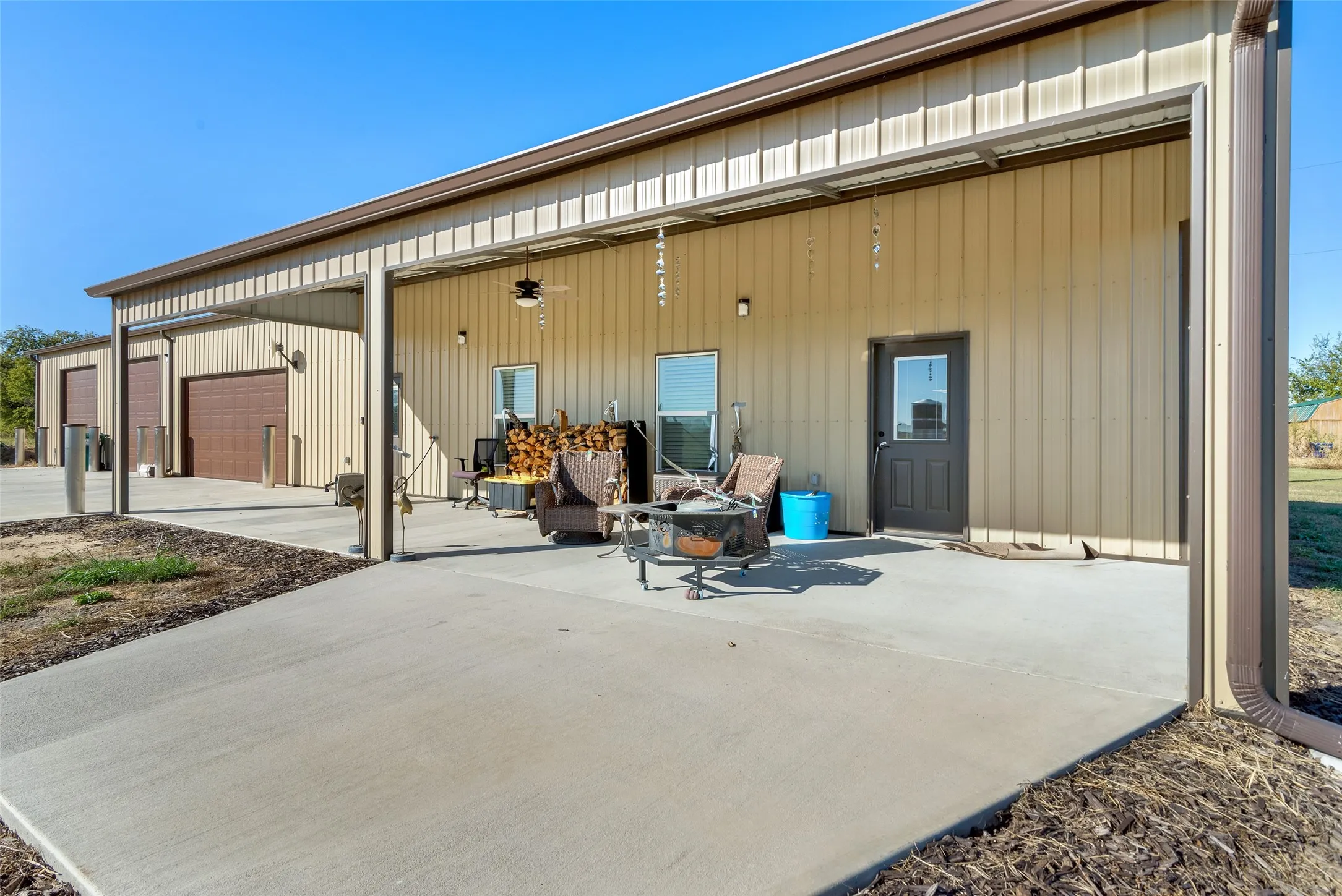 Single Family Residence For Sale in Fannin County , 1158 County Road 1240, Savoy, Texas 75479, 2 Bedrooms, 2 Bathrooms, 3 Garage spaces, 1,020 Sqft, built in 2024, Price $495,000, mls#21331885, Real Estate Agent in Savoy, Homes For Sale in Fannin county, Homes For Sale in Savoy, Realtor in Savoy Texas, Real Estate Brokerage Independent Realty Texas, Luminita Cordes Realtor
