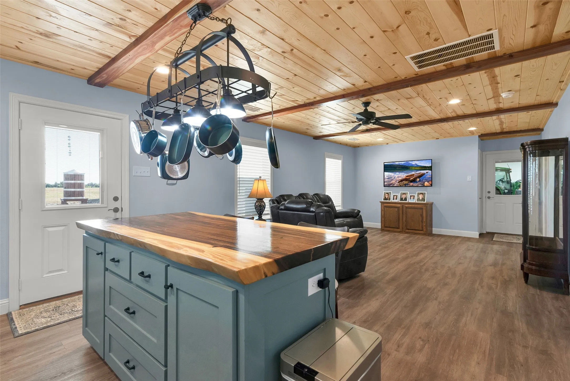 Single Family Residence For Sale in Fannin County , 1158 County Road 1240, Savoy, Texas 75479, 2 Bedrooms, 2 Bathrooms, 3 Garage spaces, 1,020 Sqft, built in 2024, Price $495,000, mls#21331885, Real Estate Agent in Savoy, Homes For Sale in Fannin county, Homes For Sale in Savoy, Realtor in Savoy Texas, Real Estate Brokerage Independent Realty Texas, Luminita Cordes Realtor