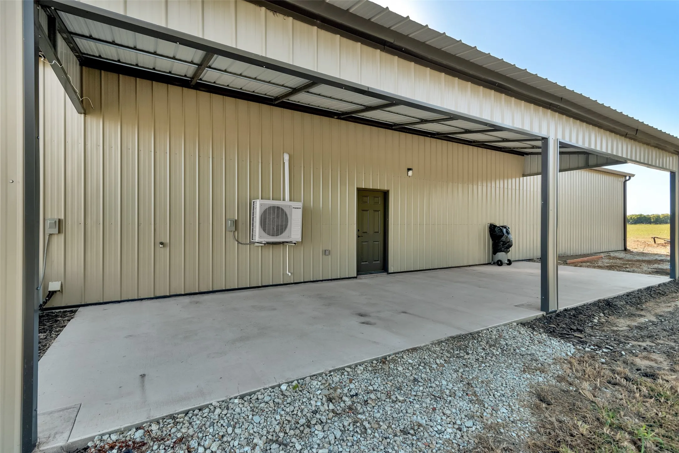 Single Family Residence For Sale in Fannin County , 1158 County Road 1240, Savoy, Texas 75479, 2 Bedrooms, 2 Bathrooms, 3 Garage spaces, 1,020 Sqft, built in 2024, Price $495,000, mls#21331885, Real Estate Agent in Savoy, Homes For Sale in Fannin county, Homes For Sale in Savoy, Realtor in Savoy Texas, Real Estate Brokerage Independent Realty Texas, Luminita Cordes Realtor