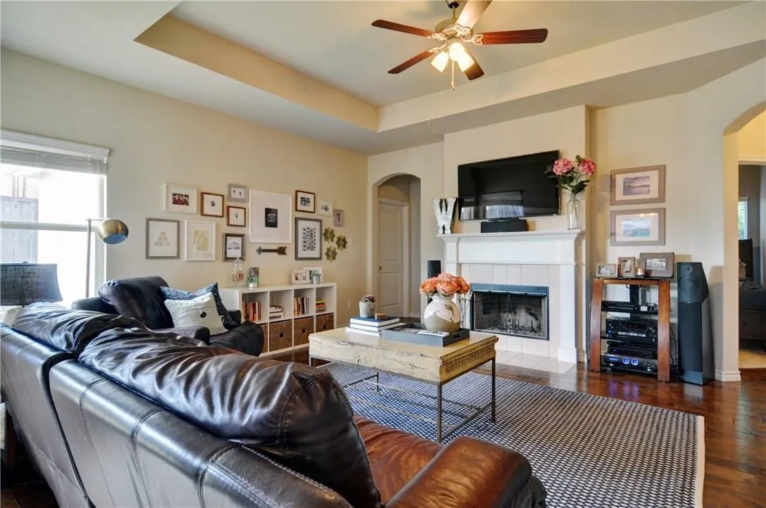 Single Family Residence For Rent in Tarrant County , 4805 Bryce Avenue, Fort Worth, Texas 76107, 3 Bedroom, 2 Bathroom, 2 Garage spaces, 1,784 Sqft, built in 2010, mls#21331886, Real Estate Agent in Fort Worth, Homes For Rent in Tarrant county, Homes For Rent in Fort Worth, Realtor in Fort Worth Texas, Real Estate Brokerage Independent Realty Texas, Luminita Cordes Realtor