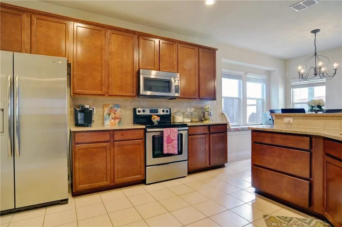Single Family Residence For Rent in Tarrant County , 4805 Bryce Avenue, Fort Worth, Texas 76107, 3 Bedroom, 2 Bathroom, 2 Garage spaces, 1,784 Sqft, built in 2010, mls#21331886, Real Estate Agent in Fort Worth, Homes For Rent in Tarrant county, Homes For Rent in Fort Worth, Realtor in Fort Worth Texas, Real Estate Brokerage Independent Realty Texas, Luminita Cordes Realtor