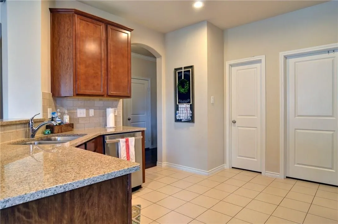 Single Family Residence For Rent in Tarrant County , 4805 Bryce Avenue, Fort Worth, Texas 76107, 3 Bedroom, 2 Bathroom, 2 Garage spaces, 1,784 Sqft, built in 2010, mls#21331886, Real Estate Agent in Fort Worth, Homes For Rent in Tarrant county, Homes For Rent in Fort Worth, Realtor in Fort Worth Texas, Real Estate Brokerage Independent Realty Texas, Luminita Cordes Realtor