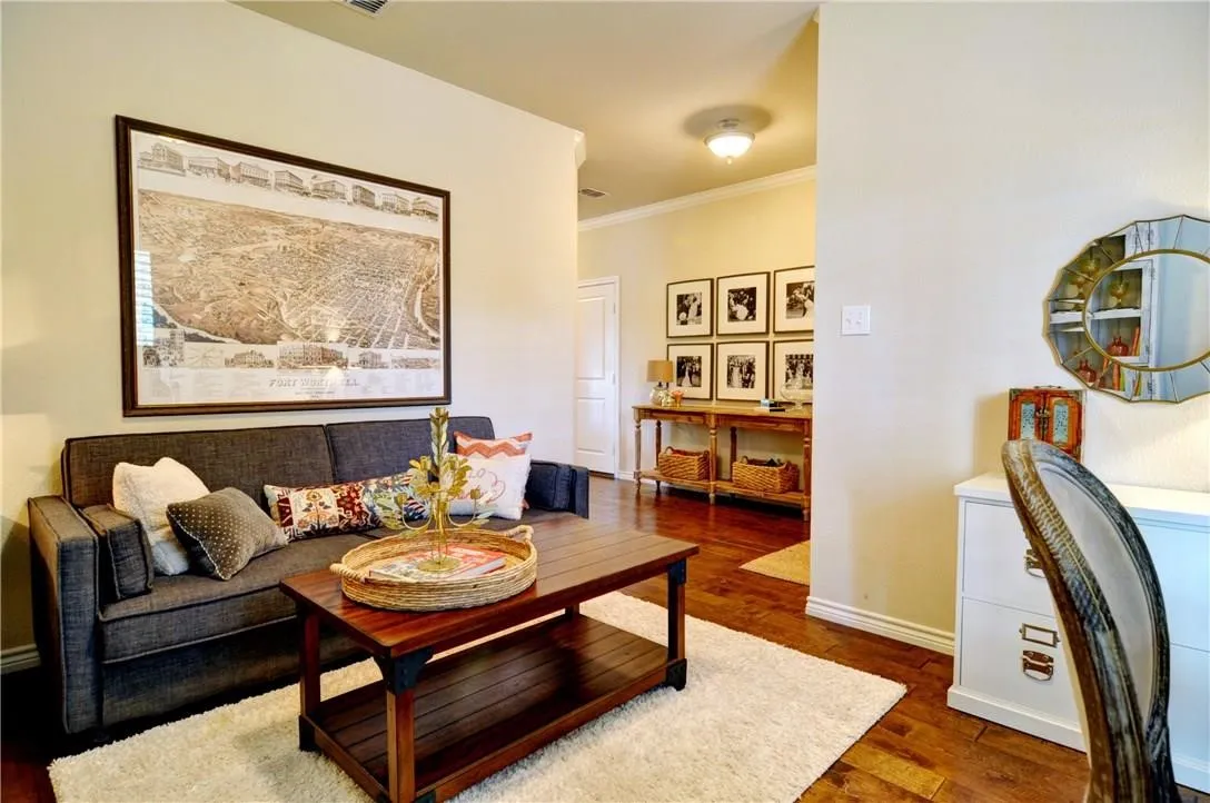 Single Family Residence For Rent in Tarrant County , 4805 Bryce Avenue, Fort Worth, Texas 76107, 3 Bedroom, 2 Bathroom, 2 Garage spaces, 1,784 Sqft, built in 2010, mls#21331886, Real Estate Agent in Fort Worth, Homes For Rent in Tarrant county, Homes For Rent in Fort Worth, Realtor in Fort Worth Texas, Real Estate Brokerage Independent Realty Texas, Luminita Cordes Realtor