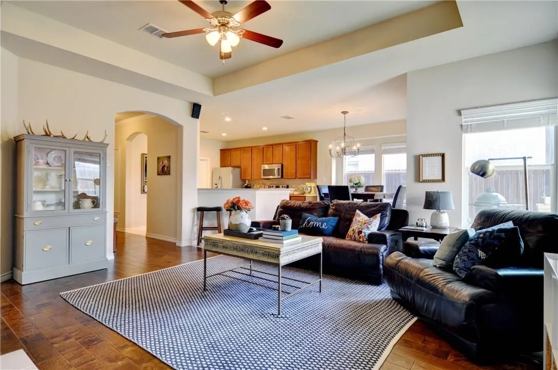 Single Family Residence For Rent in Tarrant County , 4805 Bryce Avenue, Fort Worth, Texas 76107, 3 Bedroom, 2 Bathroom, 2 Garage spaces, 1,784 Sqft, built in 2010, mls#21331886, Real Estate Agent in Fort Worth, Homes For Rent in Tarrant county, Homes For Rent in Fort Worth, Realtor in Fort Worth Texas, Real Estate Brokerage Independent Realty Texas, Luminita Cordes Realtor