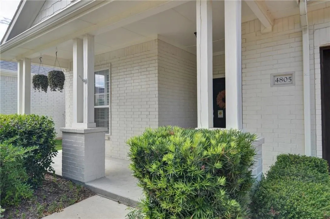 Single Family Residence For Rent in Tarrant County , 4805 Bryce Avenue, Fort Worth, Texas 76107, 3 Bedroom, 2 Bathroom, 2 Garage spaces, 1,784 Sqft, built in 2010, mls#21331886, Real Estate Agent in Fort Worth, Homes For Rent in Tarrant county, Homes For Rent in Fort Worth, Realtor in Fort Worth Texas, Real Estate Brokerage Independent Realty Texas, Luminita Cordes Realtor