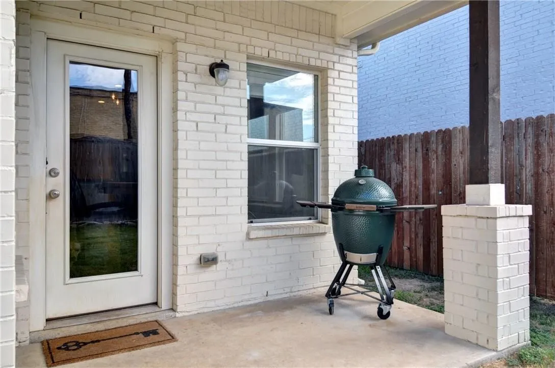 Single Family Residence For Rent in Tarrant County , 4805 Bryce Avenue, Fort Worth, Texas 76107, 3 Bedroom, 2 Bathroom, 2 Garage spaces, 1,784 Sqft, built in 2010, mls#21331886, Real Estate Agent in Fort Worth, Homes For Rent in Tarrant county, Homes For Rent in Fort Worth, Realtor in Fort Worth Texas, Real Estate Brokerage Independent Realty Texas, Luminita Cordes Realtor