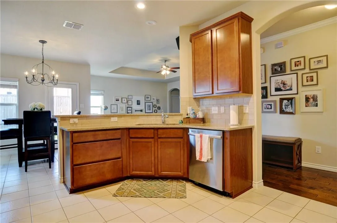 Single Family Residence For Rent in Tarrant County , 4805 Bryce Avenue, Fort Worth, Texas 76107, 3 Bedroom, 2 Bathroom, 2 Garage spaces, 1,784 Sqft, built in 2010, mls#21331886, Real Estate Agent in Fort Worth, Homes For Rent in Tarrant county, Homes For Rent in Fort Worth, Realtor in Fort Worth Texas, Real Estate Brokerage Independent Realty Texas, Luminita Cordes Realtor
