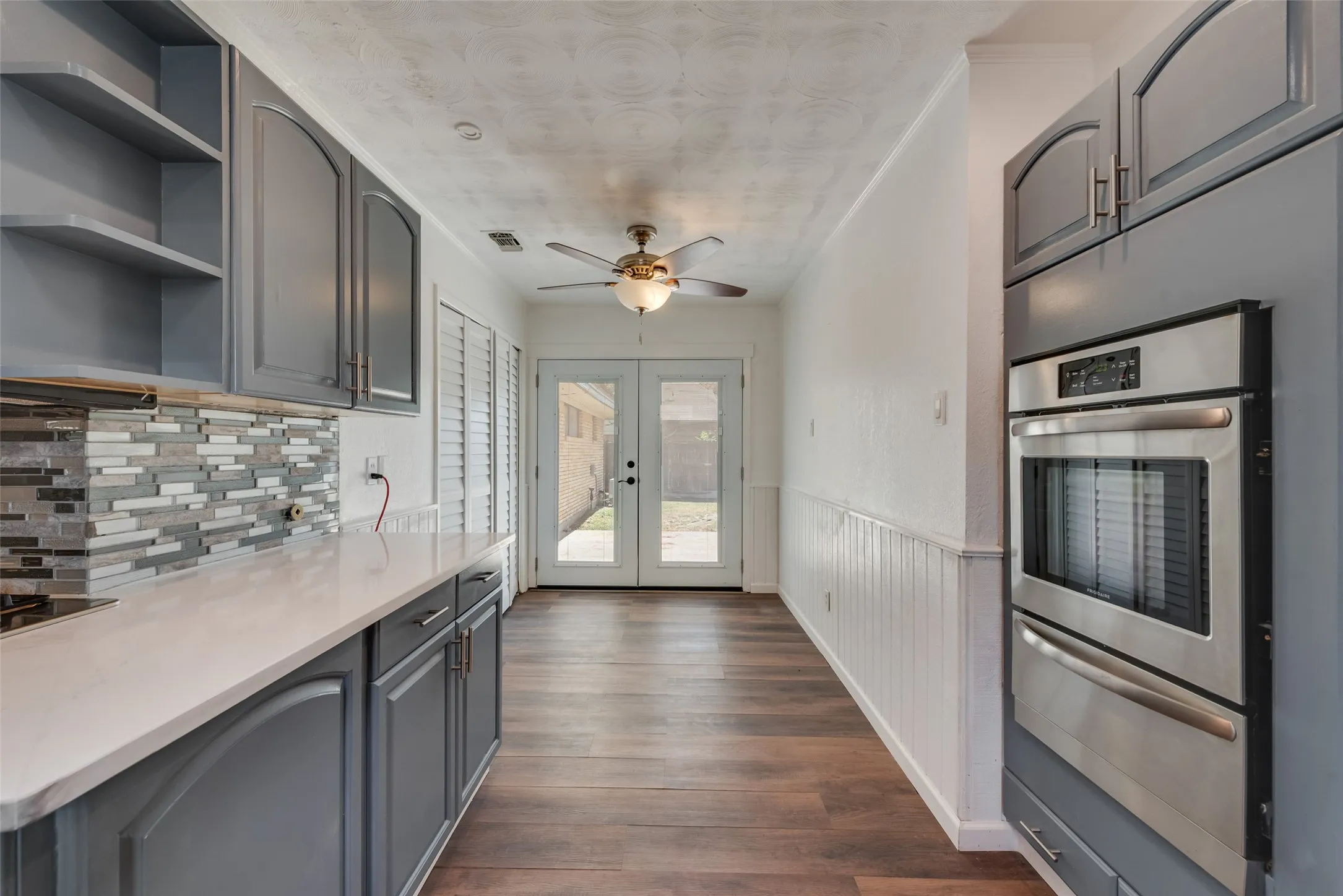 Eat in kitchen
