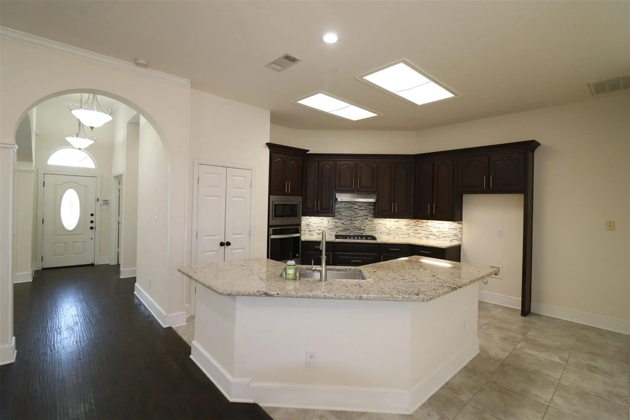 Single Family Residence For Rent in Denton County , 4041 Brazos Drive, Carrollton, Texas 75007, 4 Bedroom, 3 Bathroom, 2 Garage spaces, 2,107 Sqft, built in 1995, mls#21330543, Real Estate Agent in Carrollton, Homes For Rent in Denton county, Homes For Rent in Carrollton, Realtor in Carrollton Texas, Real Estate Brokerage Independent Realty Texas, Luminita Cordes Realtor