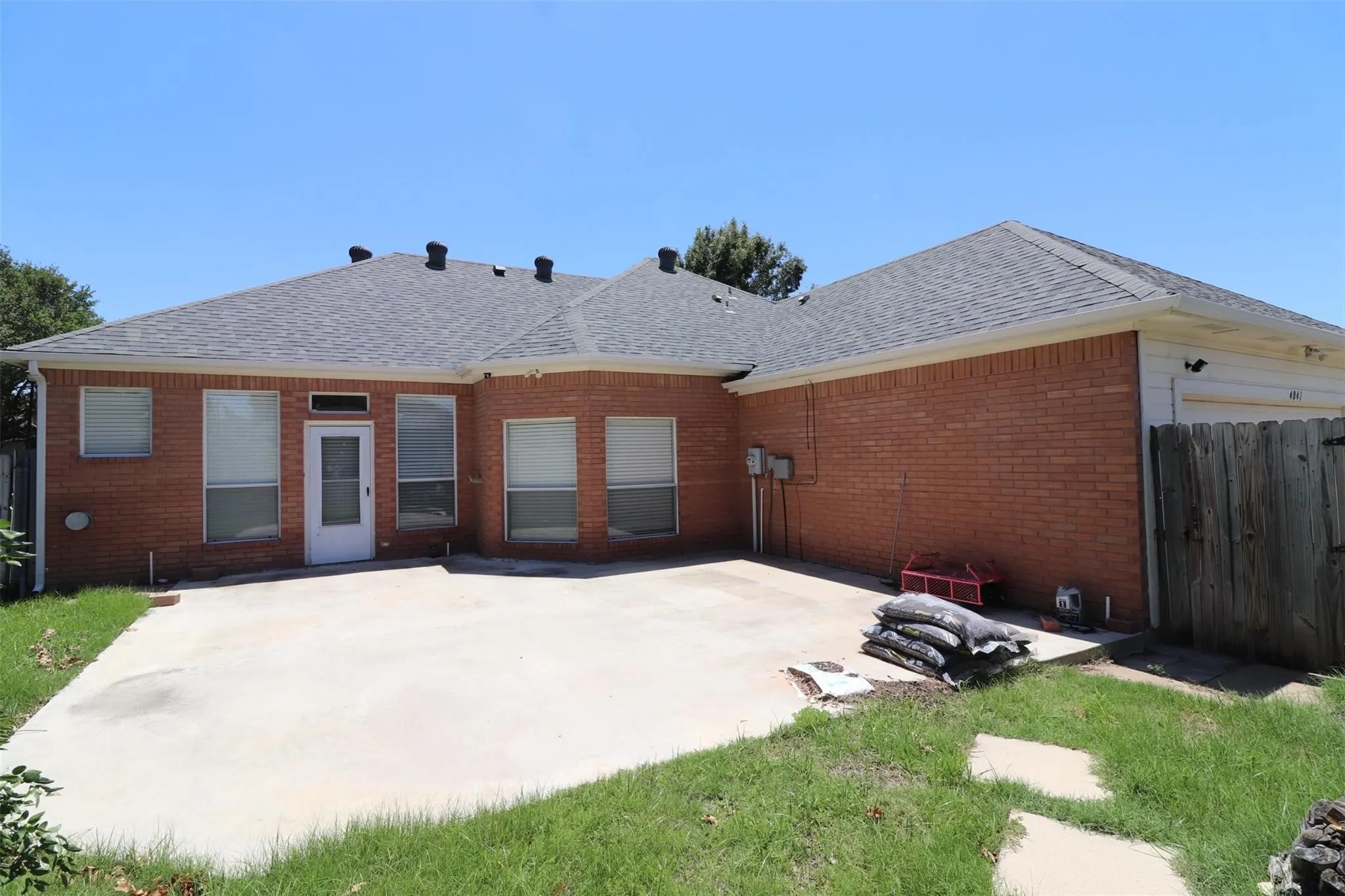 Single Family Residence For Rent in Denton County , 4041 Brazos Drive, Carrollton, Texas 75007, 4 Bedroom, 3 Bathroom, 2 Garage spaces, 2,107 Sqft, built in 1995, mls#21330543, Real Estate Agent in Carrollton, Homes For Rent in Denton county, Homes For Rent in Carrollton, Realtor in Carrollton Texas, Real Estate Brokerage Independent Realty Texas, Luminita Cordes Realtor