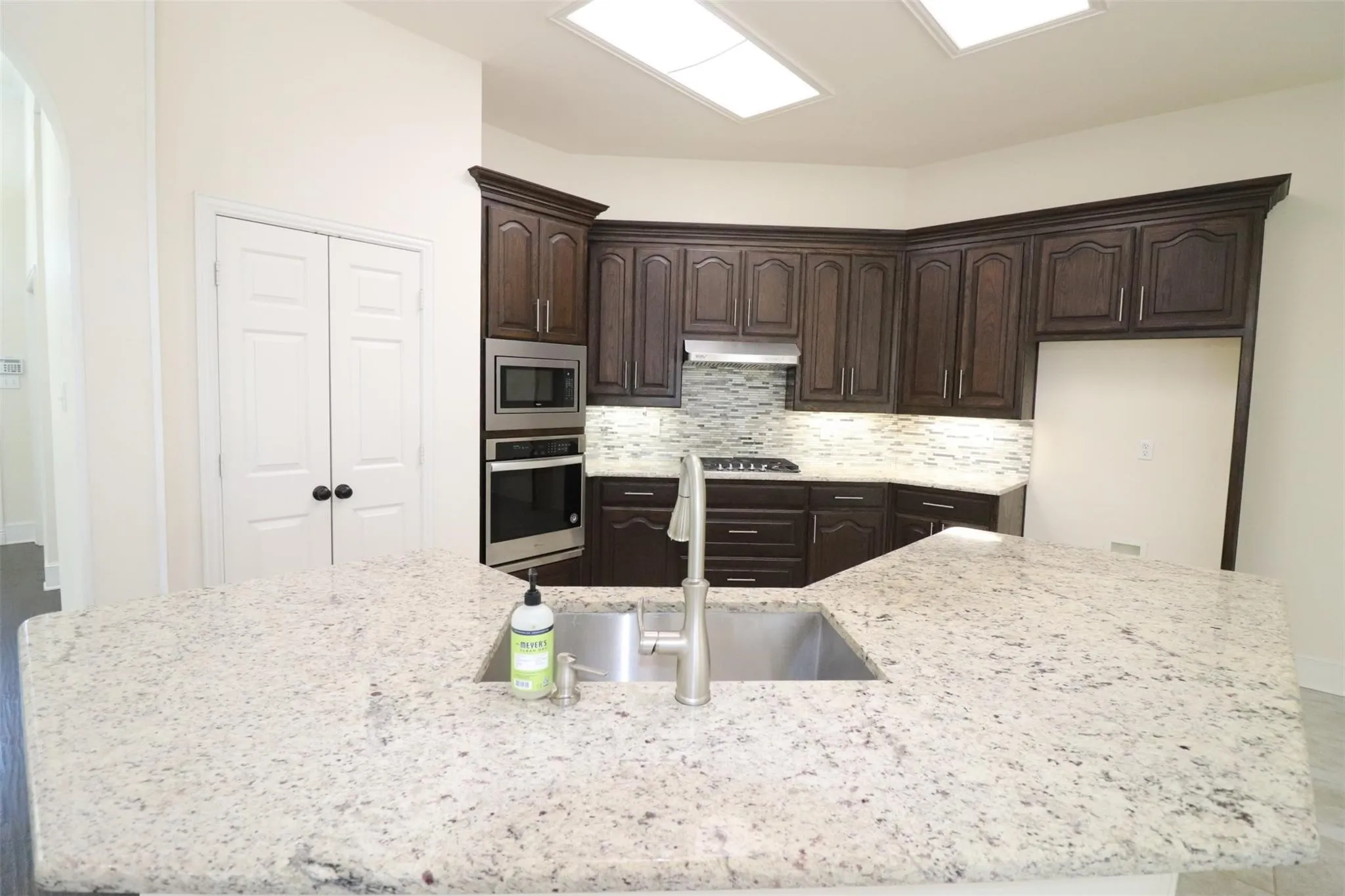 Single Family Residence For Rent in Denton County , 4041 Brazos Drive, Carrollton, Texas 75007, 4 Bedroom, 3 Bathroom, 2 Garage spaces, 2,107 Sqft, built in 1995, mls#21330543, Real Estate Agent in Carrollton, Homes For Rent in Denton county, Homes For Rent in Carrollton, Realtor in Carrollton Texas, Real Estate Brokerage Independent Realty Texas, Luminita Cordes Realtor