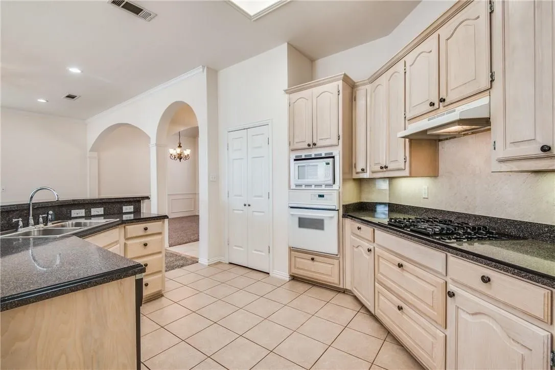 Single Family Residence For Rent in Denton County , 4041 Brazos Drive, Carrollton, Texas 75007, 4 Bedroom, 3 Bathroom, 2 Garage spaces, 2,107 Sqft, built in 1995, mls#21330543, Real Estate Agent in Carrollton, Homes For Rent in Denton county, Homes For Rent in Carrollton, Realtor in Carrollton Texas, Real Estate Brokerage Independent Realty Texas, Luminita Cordes Realtor