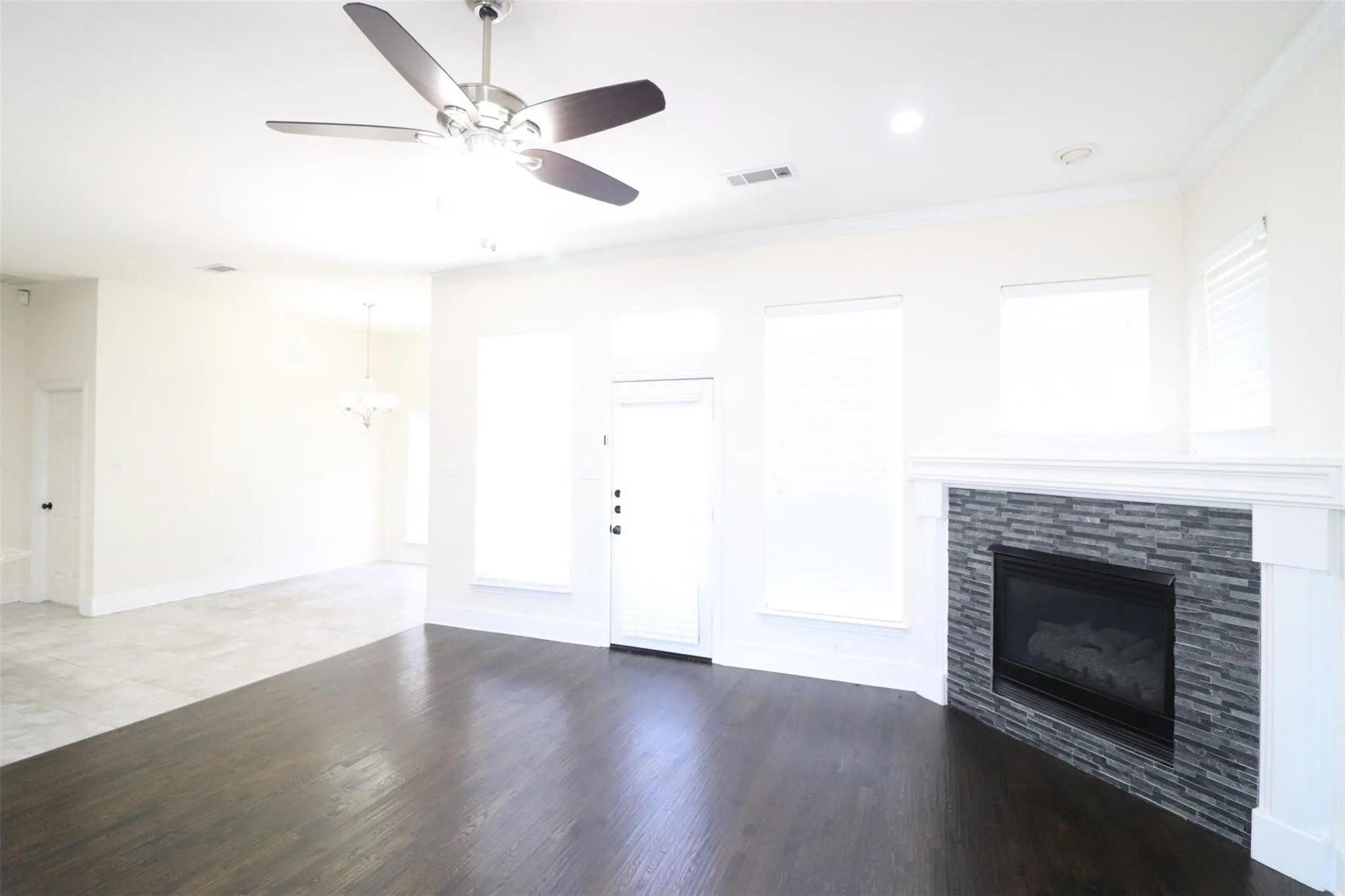 Single Family Residence For Rent in Denton County , 4041 Brazos Drive, Carrollton, Texas 75007, 4 Bedroom, 3 Bathroom, 2 Garage spaces, 2,107 Sqft, built in 1995, mls#21330543, Real Estate Agent in Carrollton, Homes For Rent in Denton county, Homes For Rent in Carrollton, Realtor in Carrollton Texas, Real Estate Brokerage Independent Realty Texas, Luminita Cordes Realtor