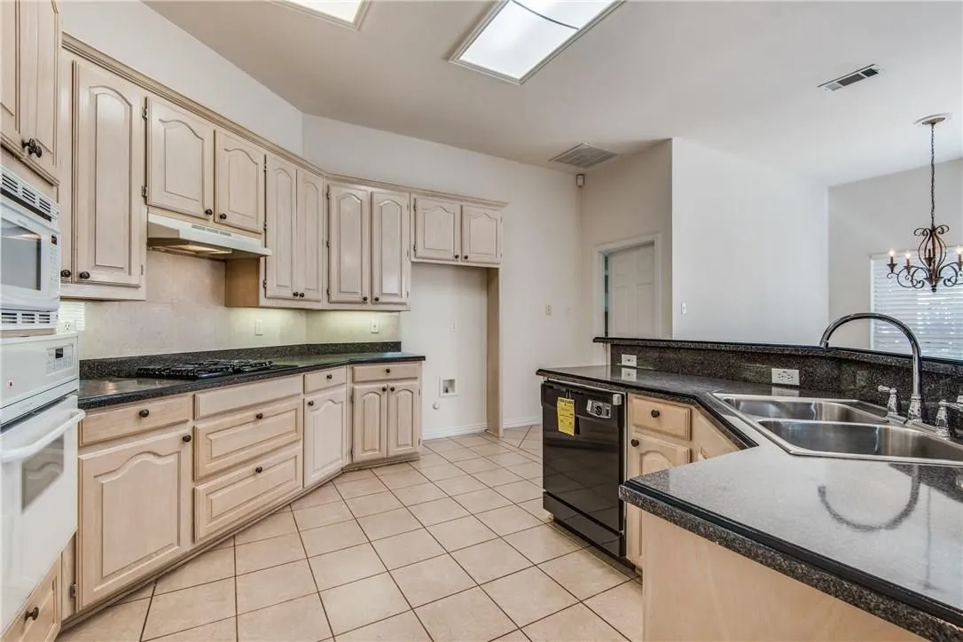 Single Family Residence For Rent in Denton County , 4041 Brazos Drive, Carrollton, Texas 75007, 4 Bedroom, 3 Bathroom, 2 Garage spaces, 2,107 Sqft, built in 1995, mls#21330543, Real Estate Agent in Carrollton, Homes For Rent in Denton county, Homes For Rent in Carrollton, Realtor in Carrollton Texas, Real Estate Brokerage Independent Realty Texas, Luminita Cordes Realtor