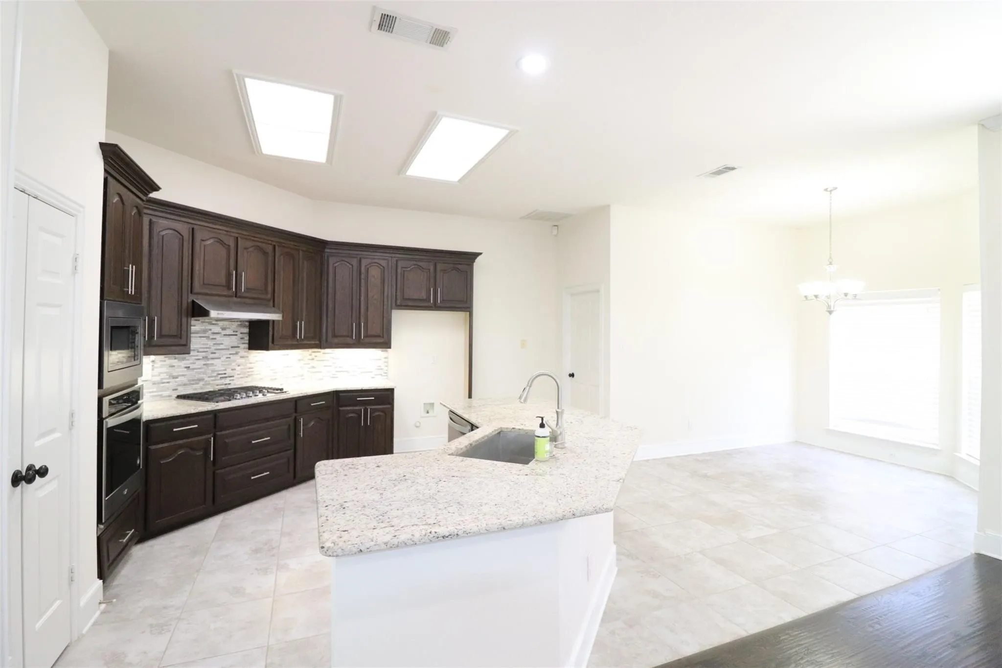 Single Family Residence For Rent in Denton County , 4041 Brazos Drive, Carrollton, Texas 75007, 4 Bedroom, 3 Bathroom, 2 Garage spaces, 2,107 Sqft, built in 1995, mls#21330543, Real Estate Agent in Carrollton, Homes For Rent in Denton county, Homes For Rent in Carrollton, Realtor in Carrollton Texas, Real Estate Brokerage Independent Realty Texas, Luminita Cordes Realtor