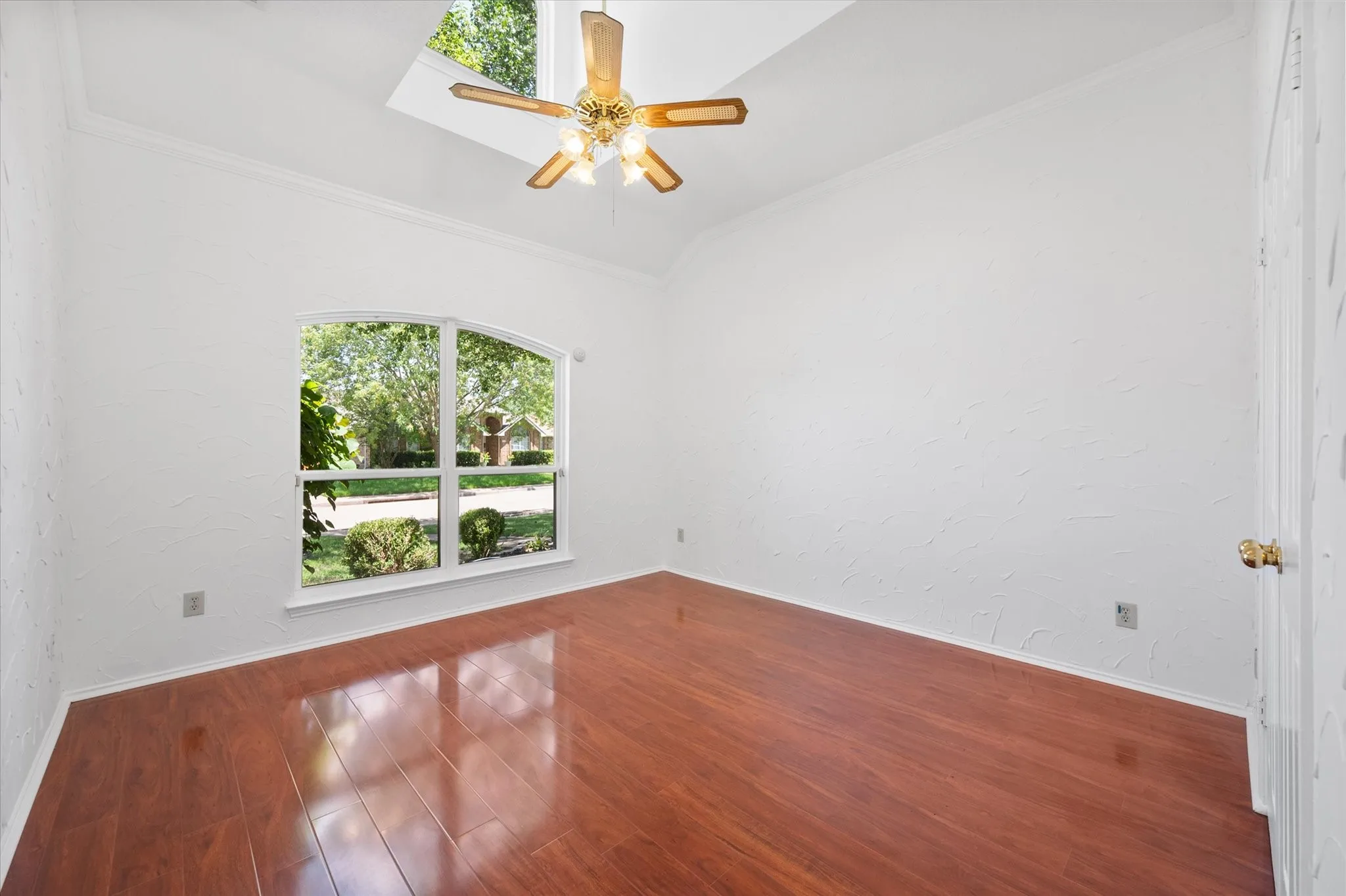 Single Family Residence For Sale in Dallas County , 1132 Devonshire Drive, De Soto, Texas 75115, 3 Bedroom, 2 Bathroom, 2 Garage spaces, 2,256 Sqft, built in 1990, mls#21330316, Real Estate Agent in De Soto, Homes For Sale in Dallas county, Homes For Sale in De Soto, Realtor in De Soto Texas, Real Estate Brokerage Independent Realty Texas, Luminita Cordes Realtor