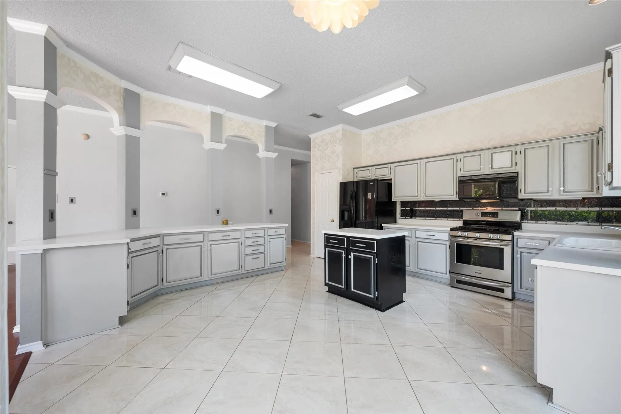 Single Family Residence For Sale in Dallas County , 1132 Devonshire Drive, De Soto, Texas 75115, 3 Bedroom, 2 Bathroom, 2 Garage spaces, 2,256 Sqft, built in 1990, mls#21330316, Real Estate Agent in De Soto, Homes For Sale in Dallas county, Homes For Sale in De Soto, Realtor in De Soto Texas, Real Estate Brokerage Independent Realty Texas, Luminita Cordes Realtor
