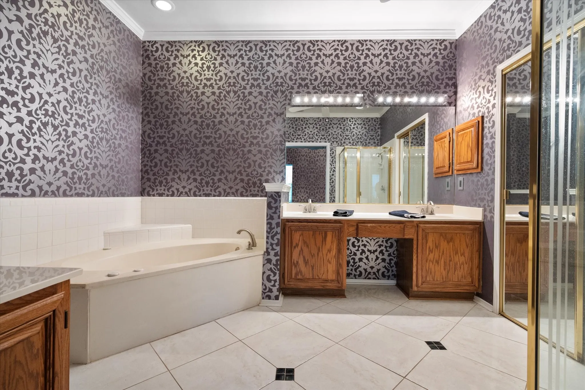 Single Family Residence For Sale in Dallas County , 1132 Devonshire Drive, De Soto, Texas 75115, 3 Bedroom, 2 Bathroom, 2 Garage spaces, 2,256 Sqft, built in 1990, mls#21330316, Real Estate Agent in De Soto, Homes For Sale in Dallas county, Homes For Sale in De Soto, Realtor in De Soto Texas, Real Estate Brokerage Independent Realty Texas, Luminita Cordes Realtor