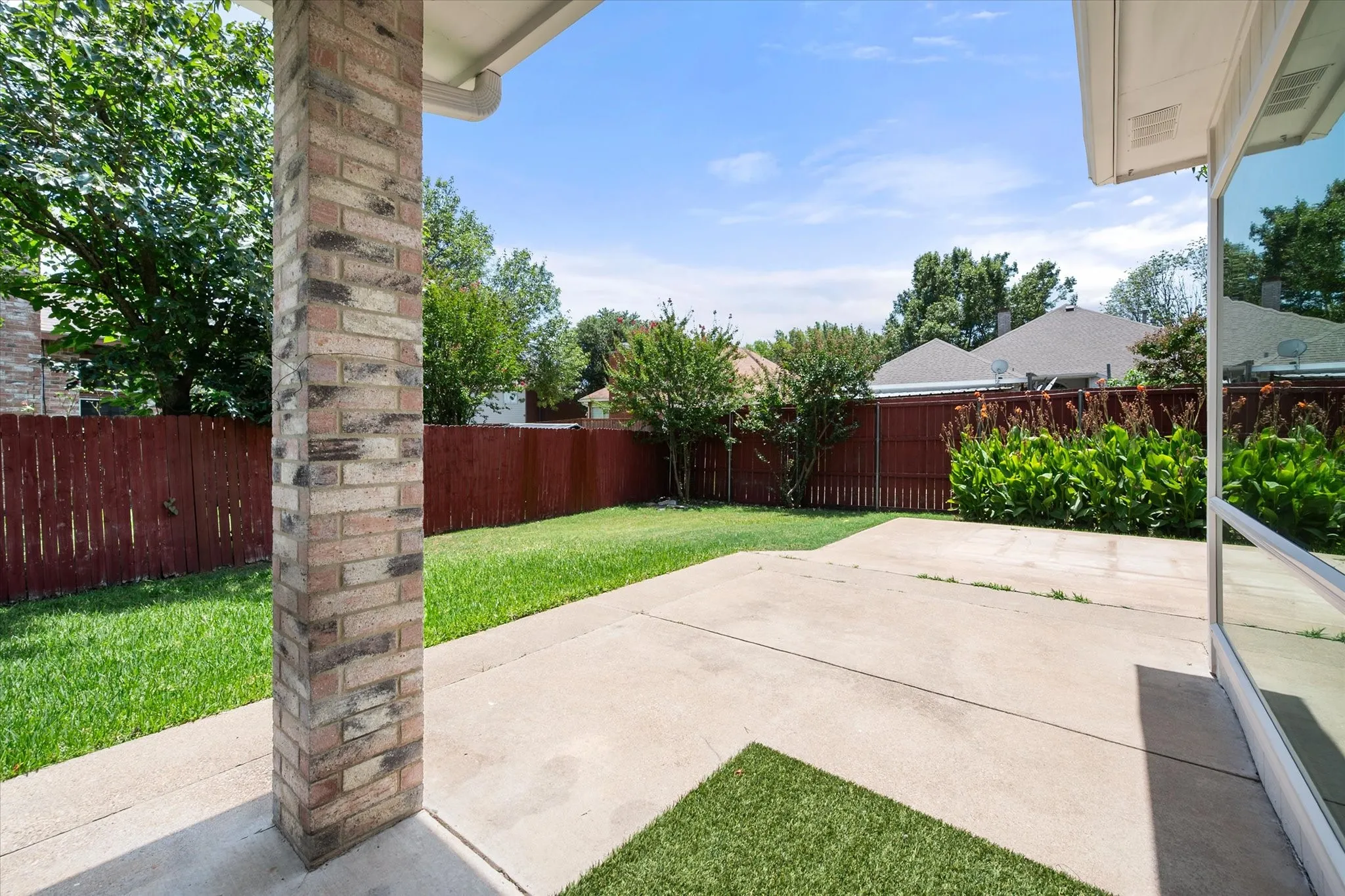 Single Family Residence For Sale in Dallas County , 1132 Devonshire Drive, De Soto, Texas 75115, 3 Bedroom, 2 Bathroom, 2 Garage spaces, 2,256 Sqft, built in 1990, mls#21330316, Real Estate Agent in De Soto, Homes For Sale in Dallas county, Homes For Sale in De Soto, Realtor in De Soto Texas, Real Estate Brokerage Independent Realty Texas, Luminita Cordes Realtor
