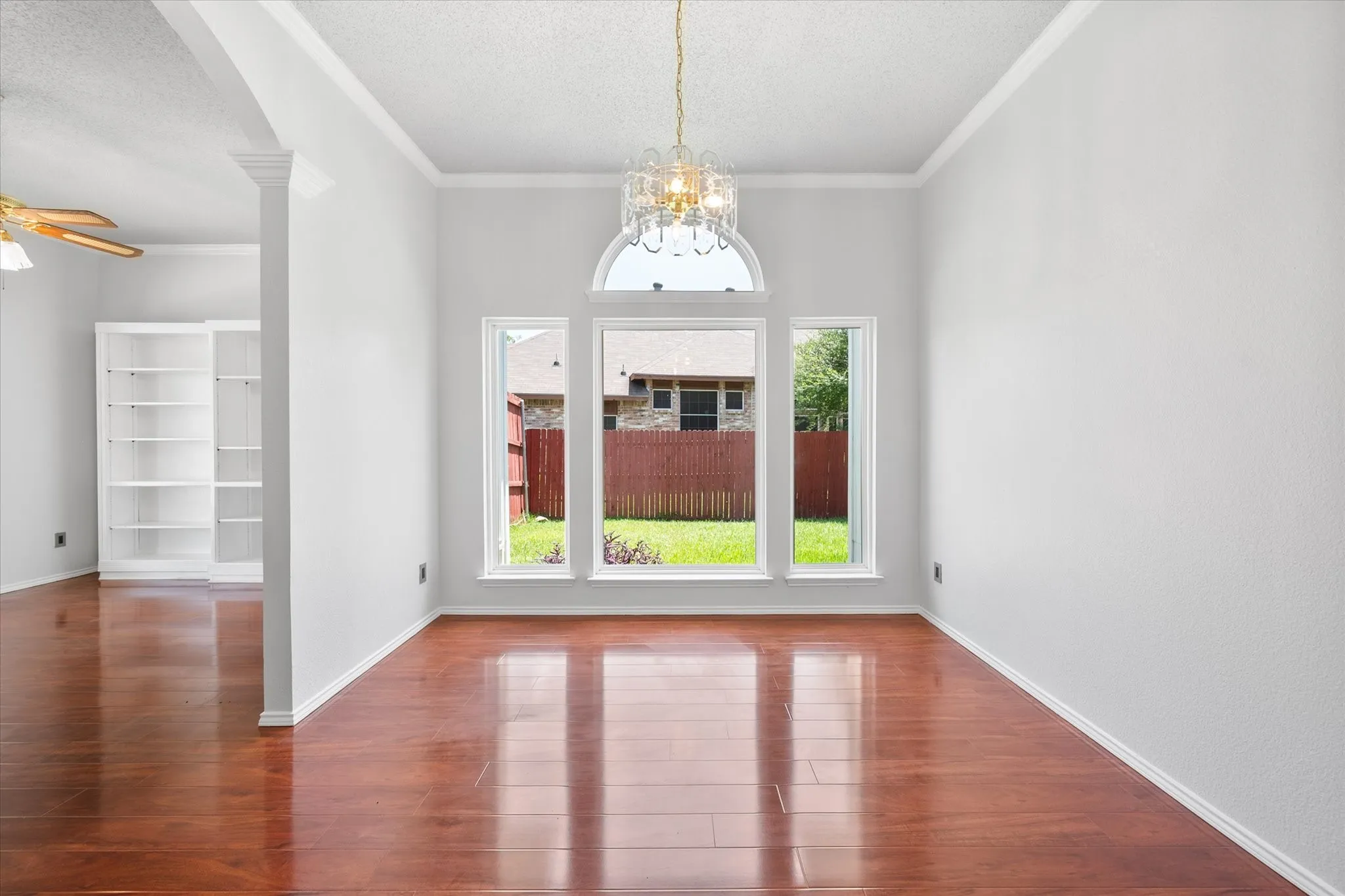 Single Family Residence For Sale in Dallas County , 1132 Devonshire Drive, De Soto, Texas 75115, 3 Bedroom, 2 Bathroom, 2 Garage spaces, 2,256 Sqft, built in 1990, mls#21330316, Real Estate Agent in De Soto, Homes For Sale in Dallas county, Homes For Sale in De Soto, Realtor in De Soto Texas, Real Estate Brokerage Independent Realty Texas, Luminita Cordes Realtor