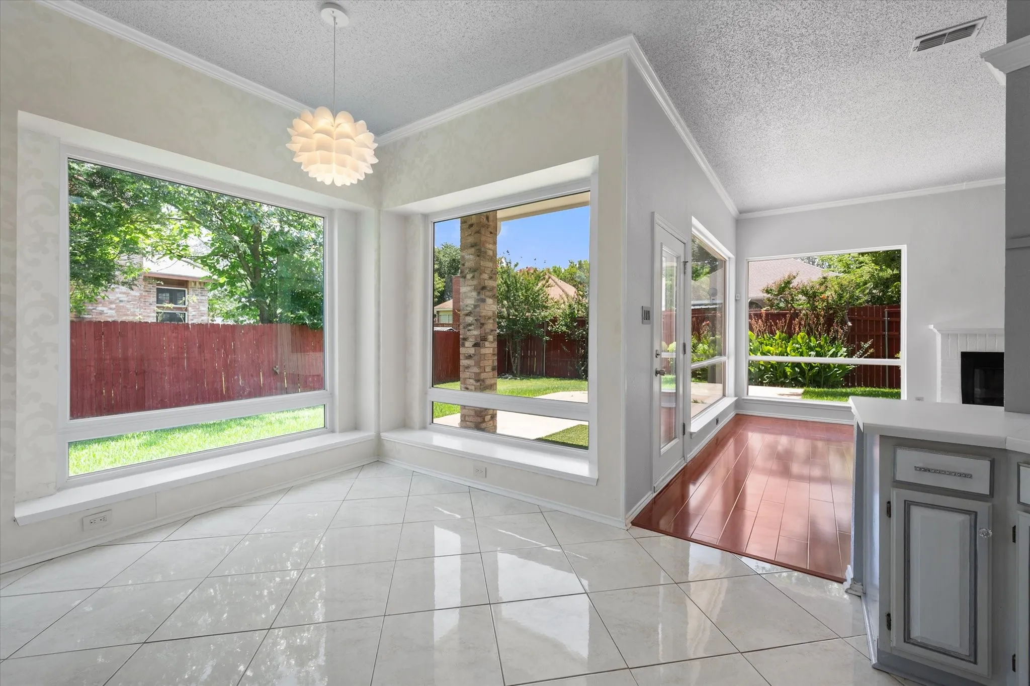 Single Family Residence For Sale in Dallas County , 1132 Devonshire Drive, De Soto, Texas 75115, 3 Bedroom, 2 Bathroom, 2 Garage spaces, 2,256 Sqft, built in 1990, mls#21330316, Real Estate Agent in De Soto, Homes For Sale in Dallas county, Homes For Sale in De Soto, Realtor in De Soto Texas, Real Estate Brokerage Independent Realty Texas, Luminita Cordes Realtor