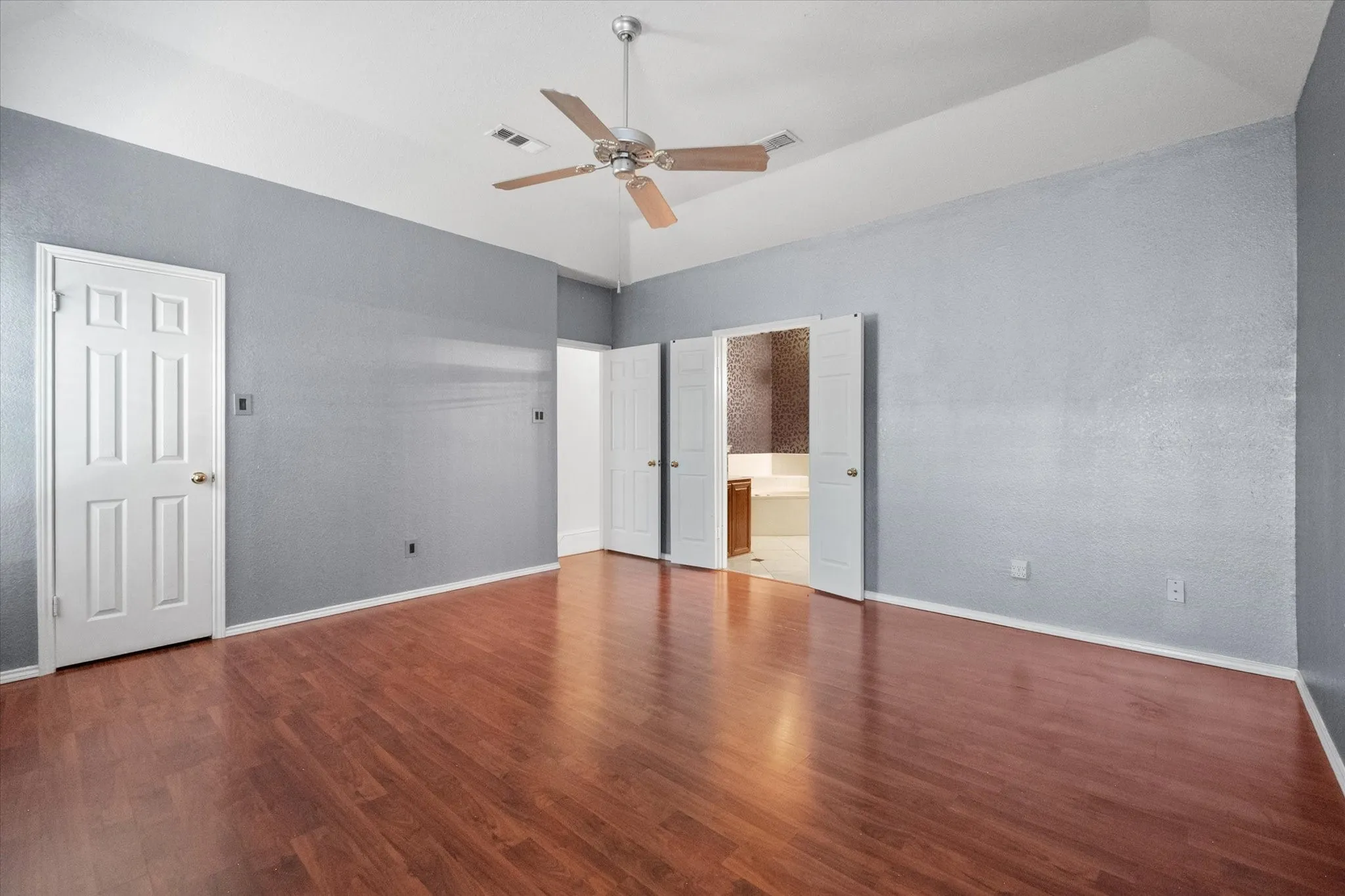 Single Family Residence For Sale in Dallas County , 1132 Devonshire Drive, De Soto, Texas 75115, 3 Bedroom, 2 Bathroom, 2 Garage spaces, 2,256 Sqft, built in 1990, mls#21330316, Real Estate Agent in De Soto, Homes For Sale in Dallas county, Homes For Sale in De Soto, Realtor in De Soto Texas, Real Estate Brokerage Independent Realty Texas, Luminita Cordes Realtor