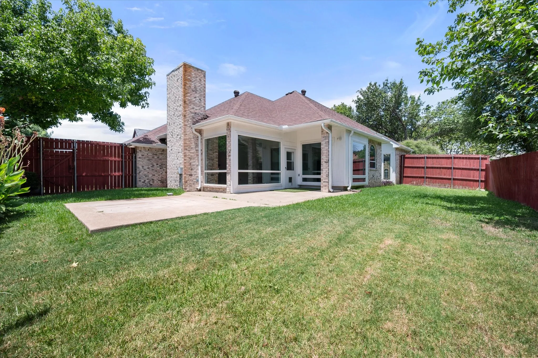 Single Family Residence For Sale in Dallas County , 1132 Devonshire Drive, De Soto, Texas 75115, 3 Bedroom, 2 Bathroom, 2 Garage spaces, 2,256 Sqft, built in 1990, mls#21330316, Real Estate Agent in De Soto, Homes For Sale in Dallas county, Homes For Sale in De Soto, Realtor in De Soto Texas, Real Estate Brokerage Independent Realty Texas, Luminita Cordes Realtor