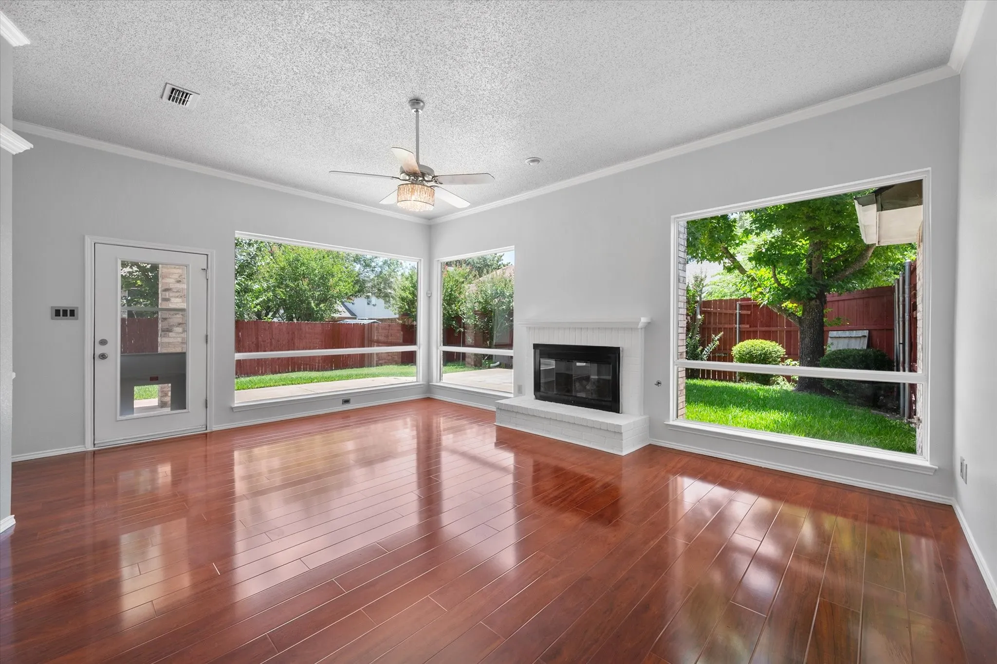 Single Family Residence For Sale in Dallas County , 1132 Devonshire Drive, De Soto, Texas 75115, 3 Bedroom, 2 Bathroom, 2 Garage spaces, 2,256 Sqft, built in 1990, mls#21330316, Real Estate Agent in De Soto, Homes For Sale in Dallas county, Homes For Sale in De Soto, Realtor in De Soto Texas, Real Estate Brokerage Independent Realty Texas, Luminita Cordes Realtor