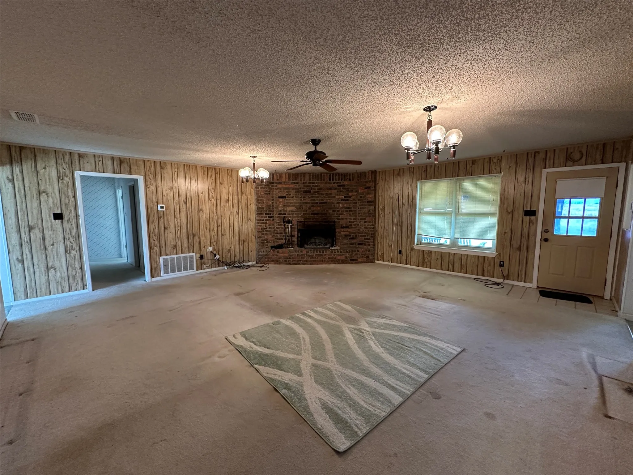 Single Family Residence For Sale in Hamilton County , 377c County Road 3244, Hico, Texas 76457, 3 Bedrooms, 2 Bathrooms, 2 Garage spaces, 2,539 Sqft, built in 1983, Price $699,000, mls#21331901, Real Estate Agent in Hico, Homes For Sale in Hamilton county, Homes For Sale in Hico, Realtor in Hico Texas, Real Estate Brokerage Independent Realty Texas, Luminita Cordes Realtor