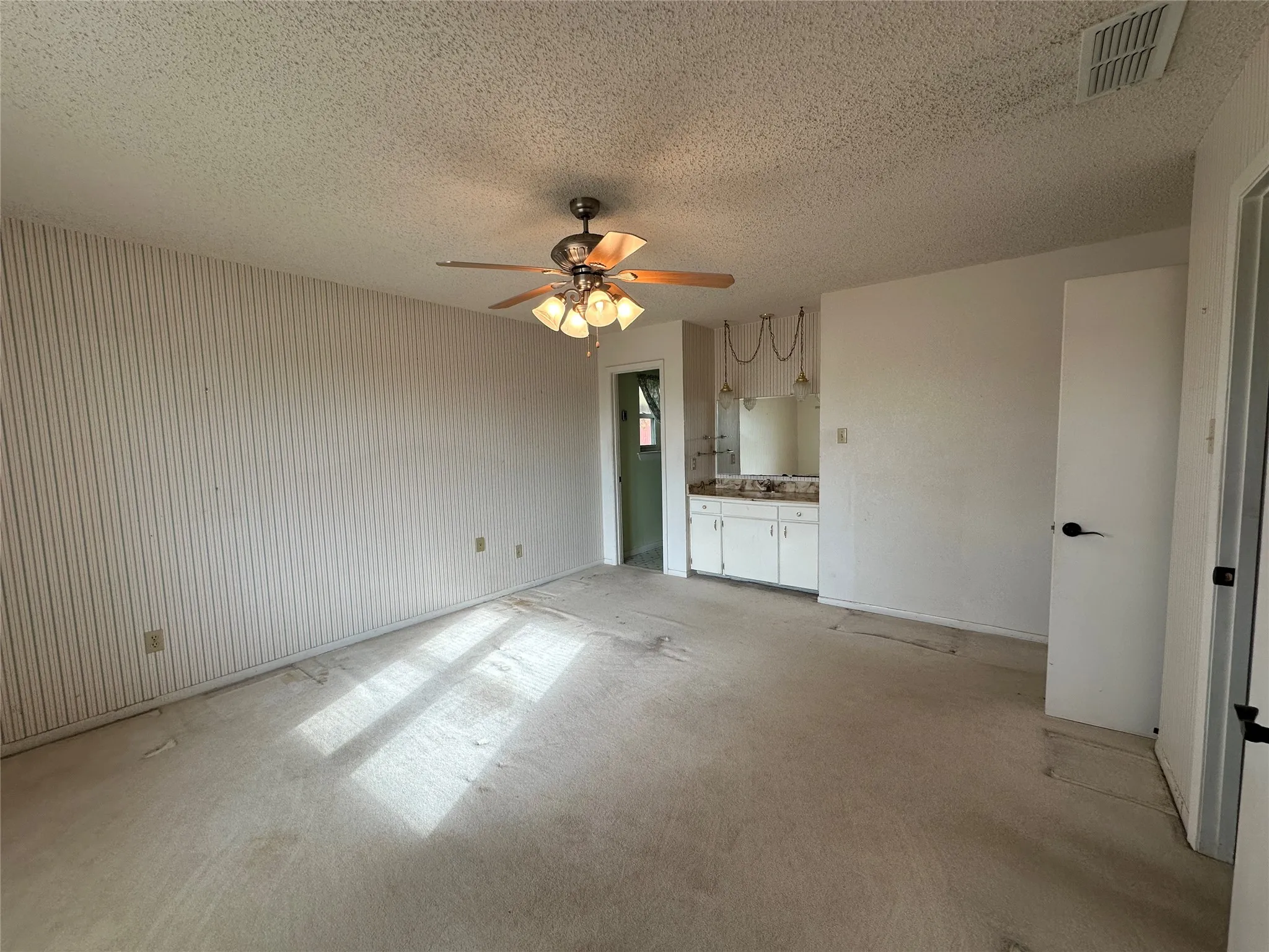 Single Family Residence For Sale in Hamilton County , 377c County Road 3244, Hico, Texas 76457, 3 Bedrooms, 2 Bathrooms, 2 Garage spaces, 2,539 Sqft, built in 1983, Price $699,000, mls#21331901, Real Estate Agent in Hico, Homes For Sale in Hamilton county, Homes For Sale in Hico, Realtor in Hico Texas, Real Estate Brokerage Independent Realty Texas, Luminita Cordes Realtor